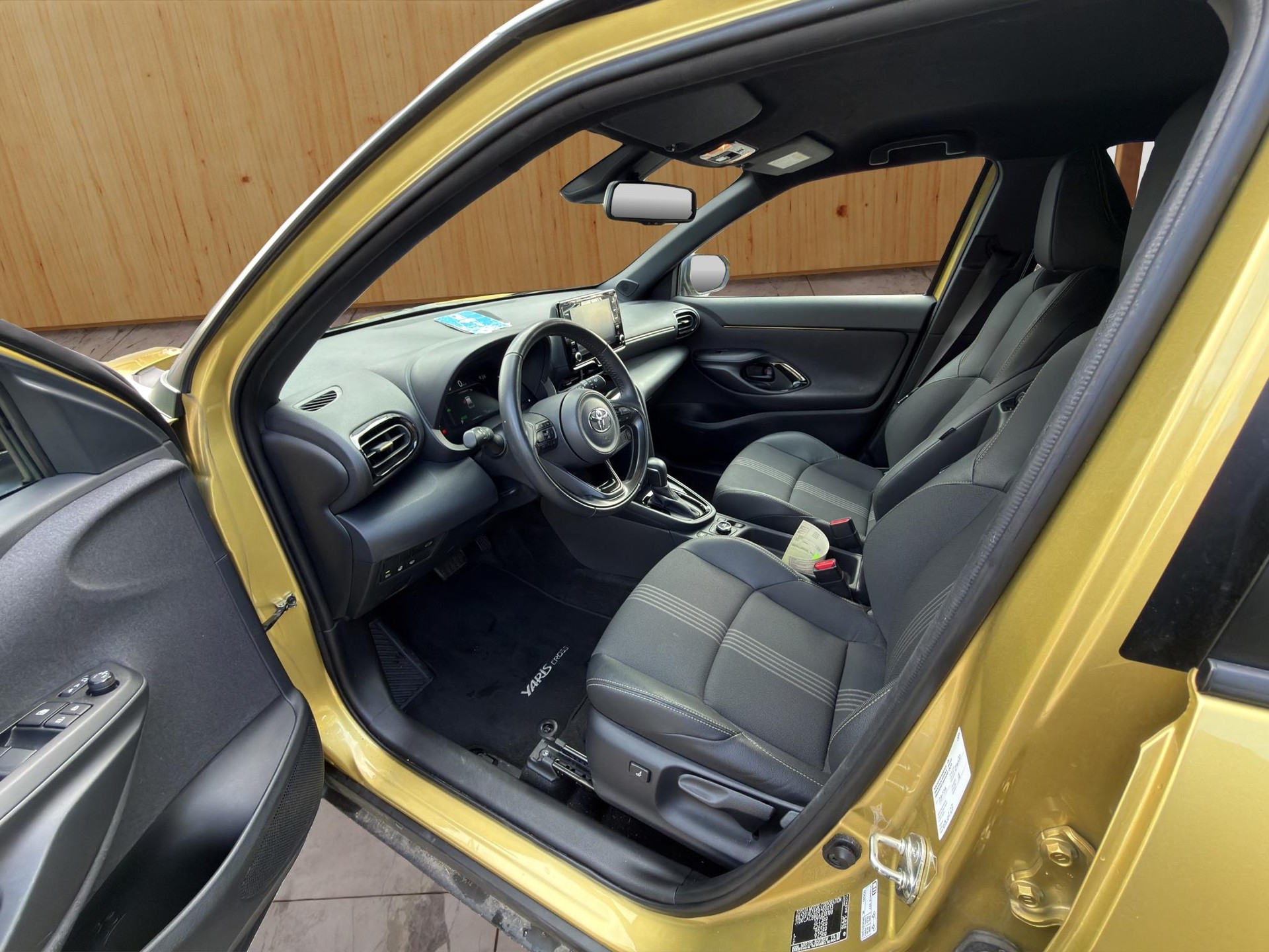 TOYOTA Yaris Cross 1.5 VVT-i HSD Adventure AWD-i-image-9