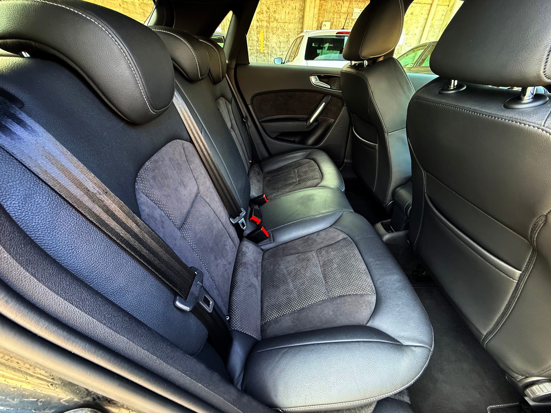 AUDI A1 Sportback 1.6 TDI Sport S-tronic S-Line-image-9