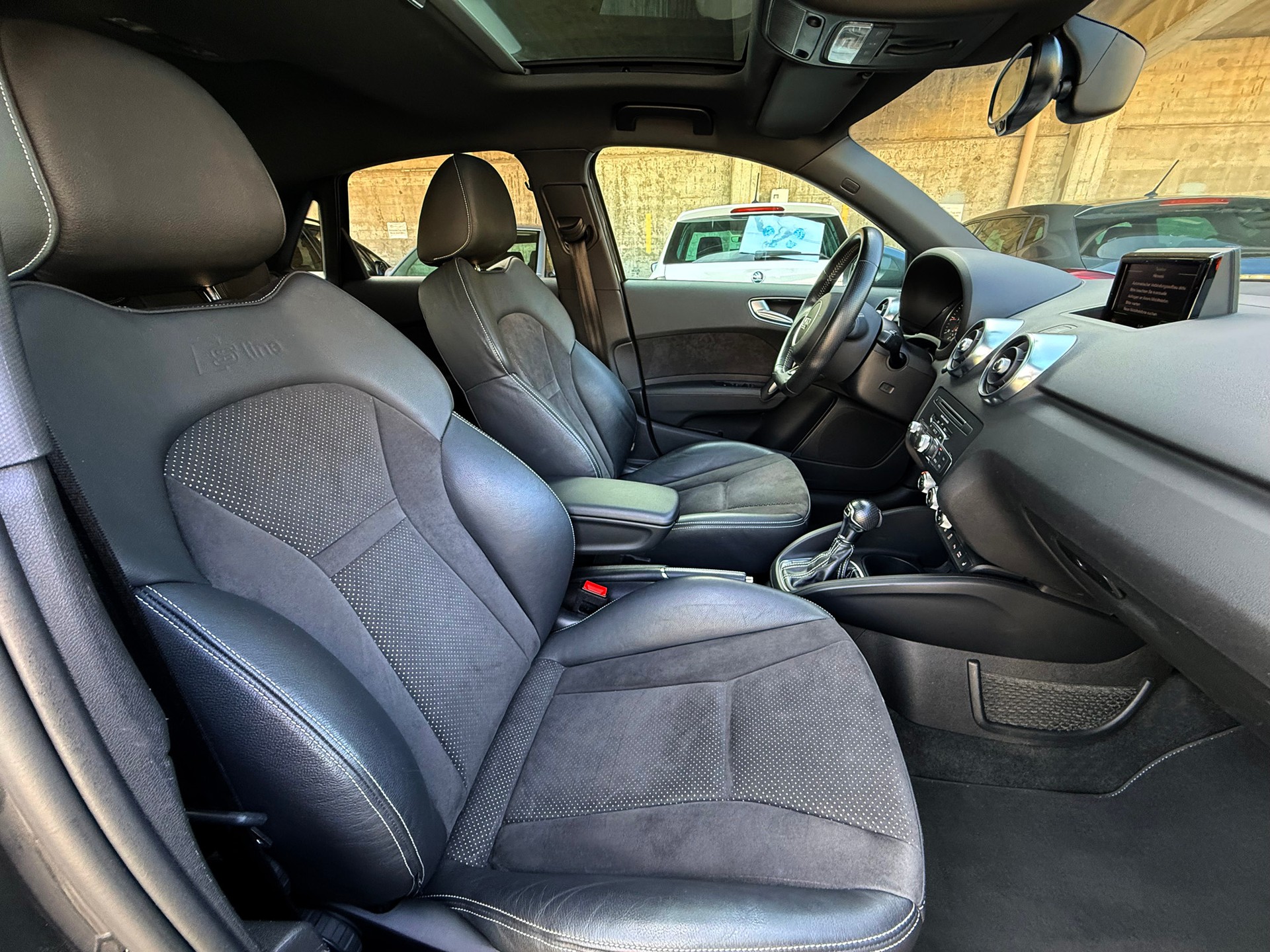 AUDI A1 Sportback 1.6 TDI Sport S-tronic S-Line-image-8