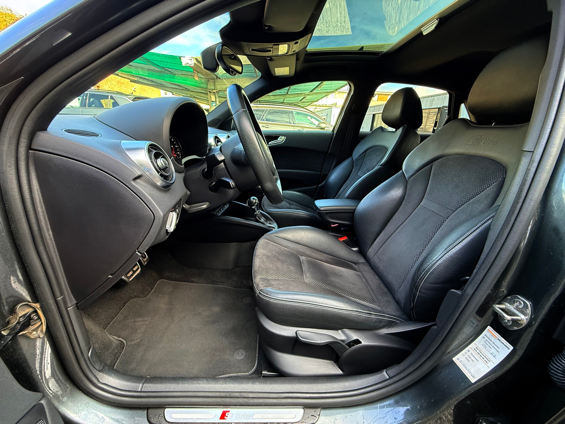 AUDI A1 Sportback 1.6 TDI Sport S-tronic S-Line-image-17