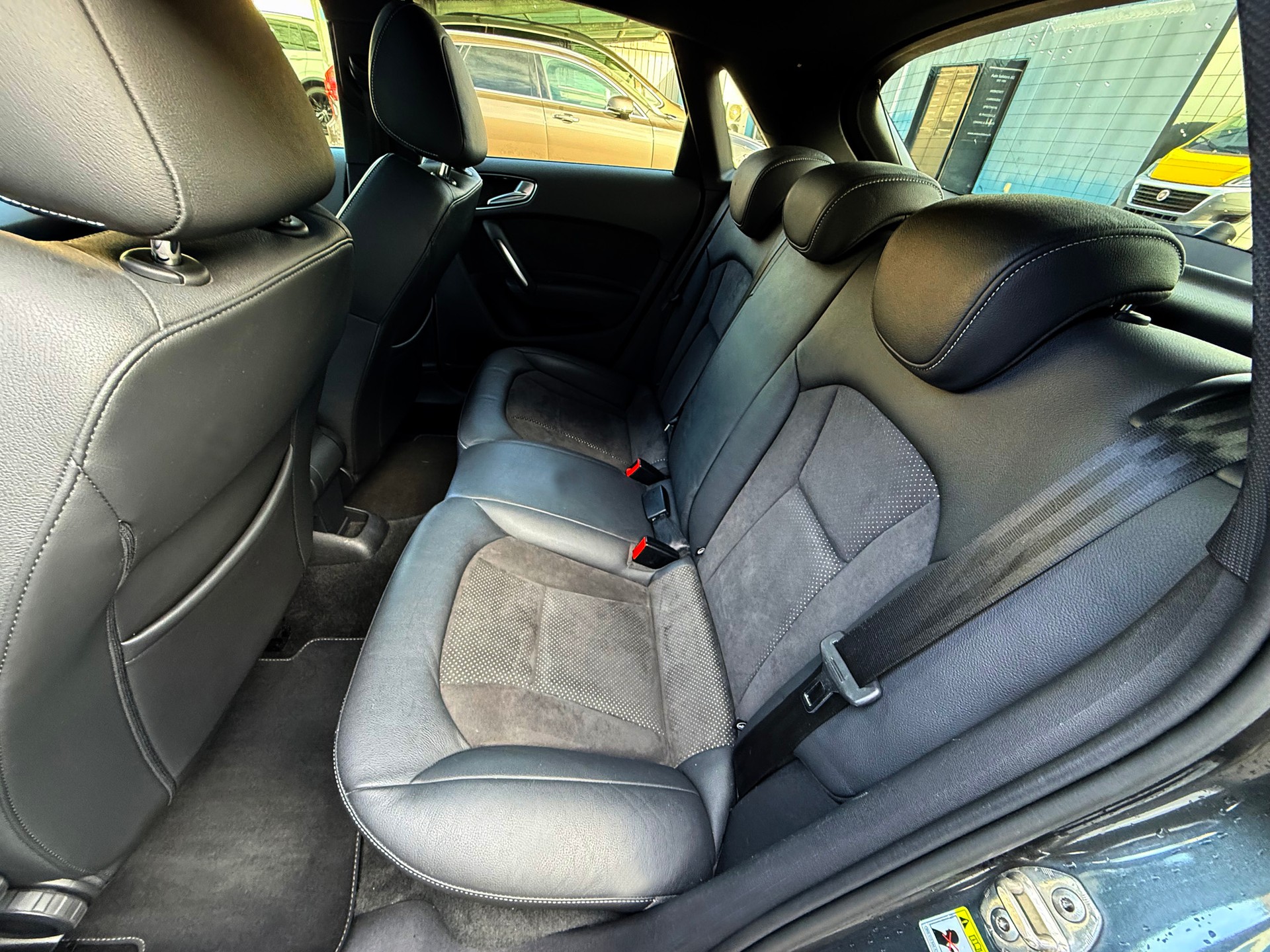AUDI A1 Sportback 1.6 TDI Sport S-tronic S-Line-image-18