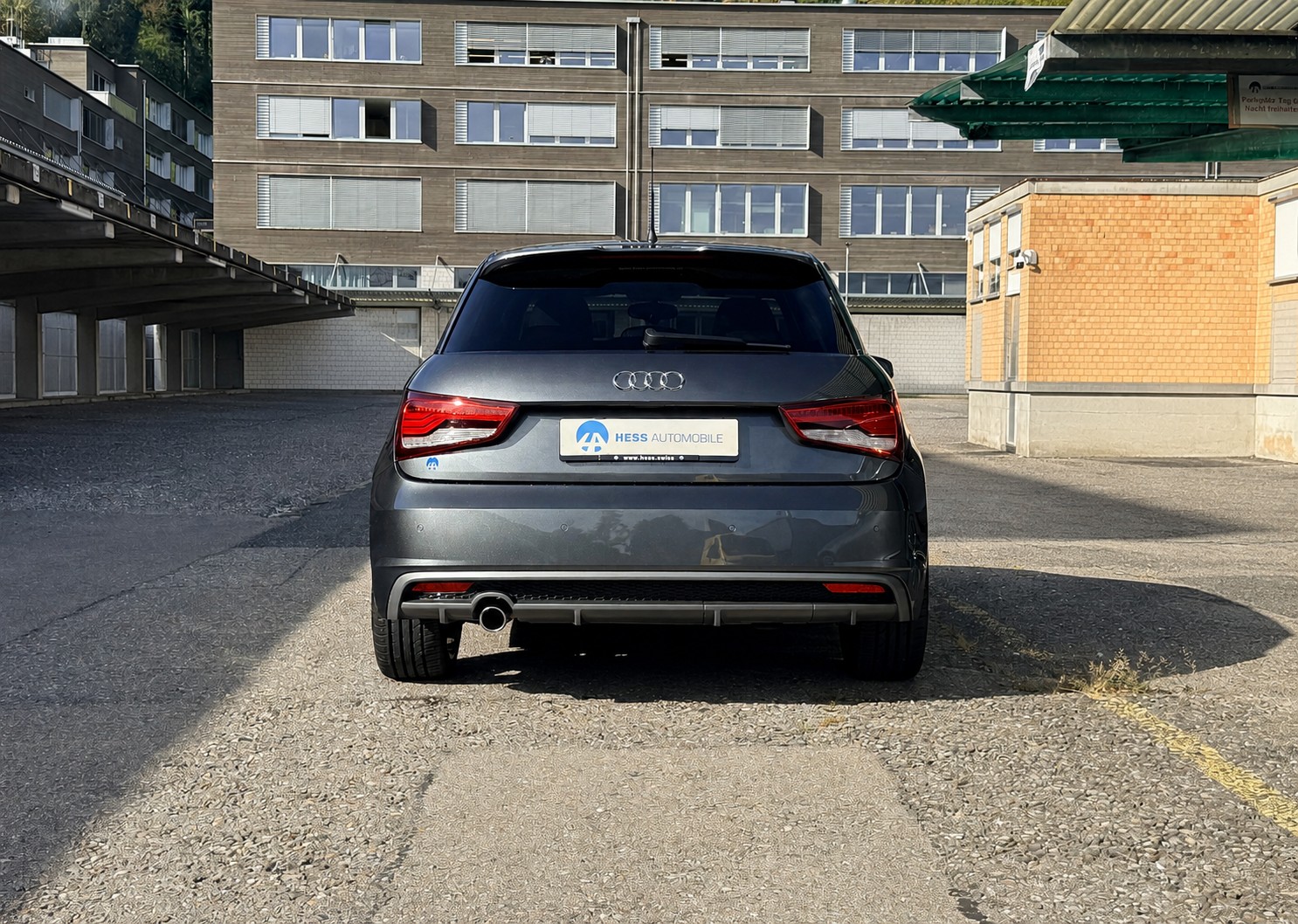 AUDI A1 Sportback 1.6 TDI Sport S-tronic S-Line-image-4