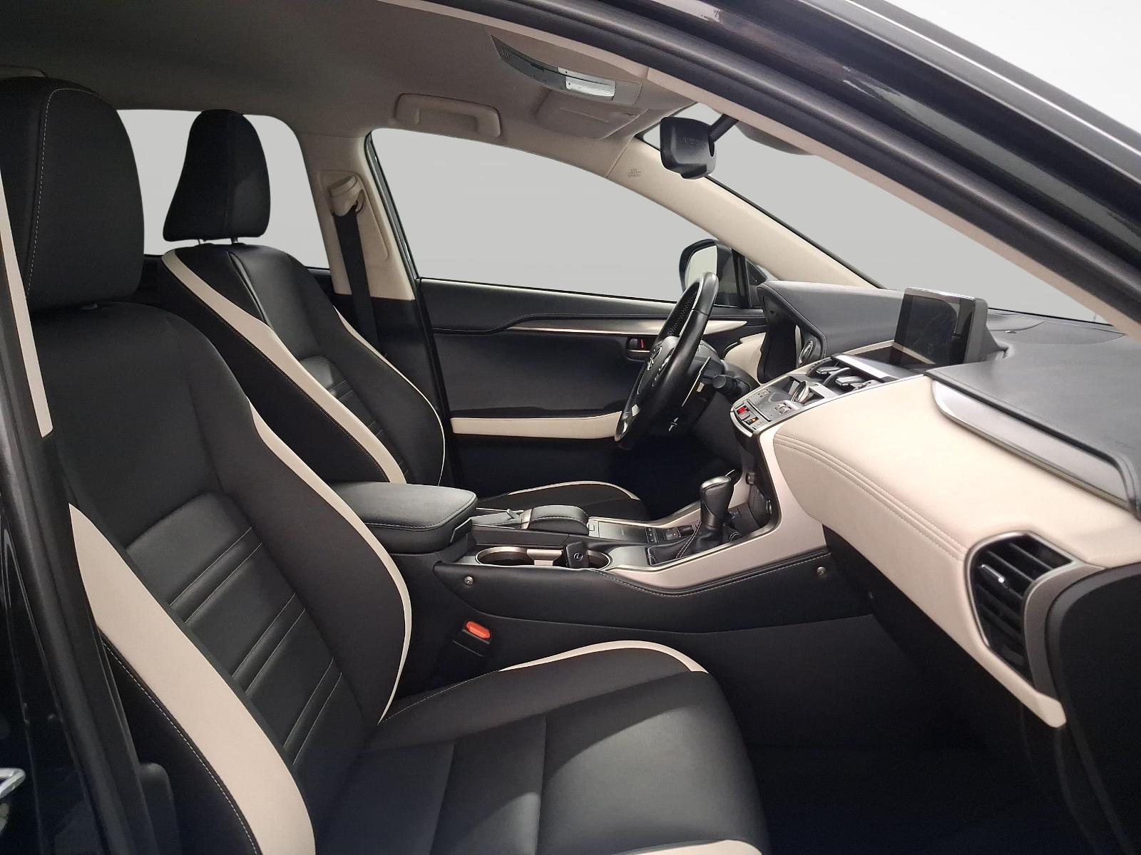 LEXUS NX 300h Special Edition-image-9