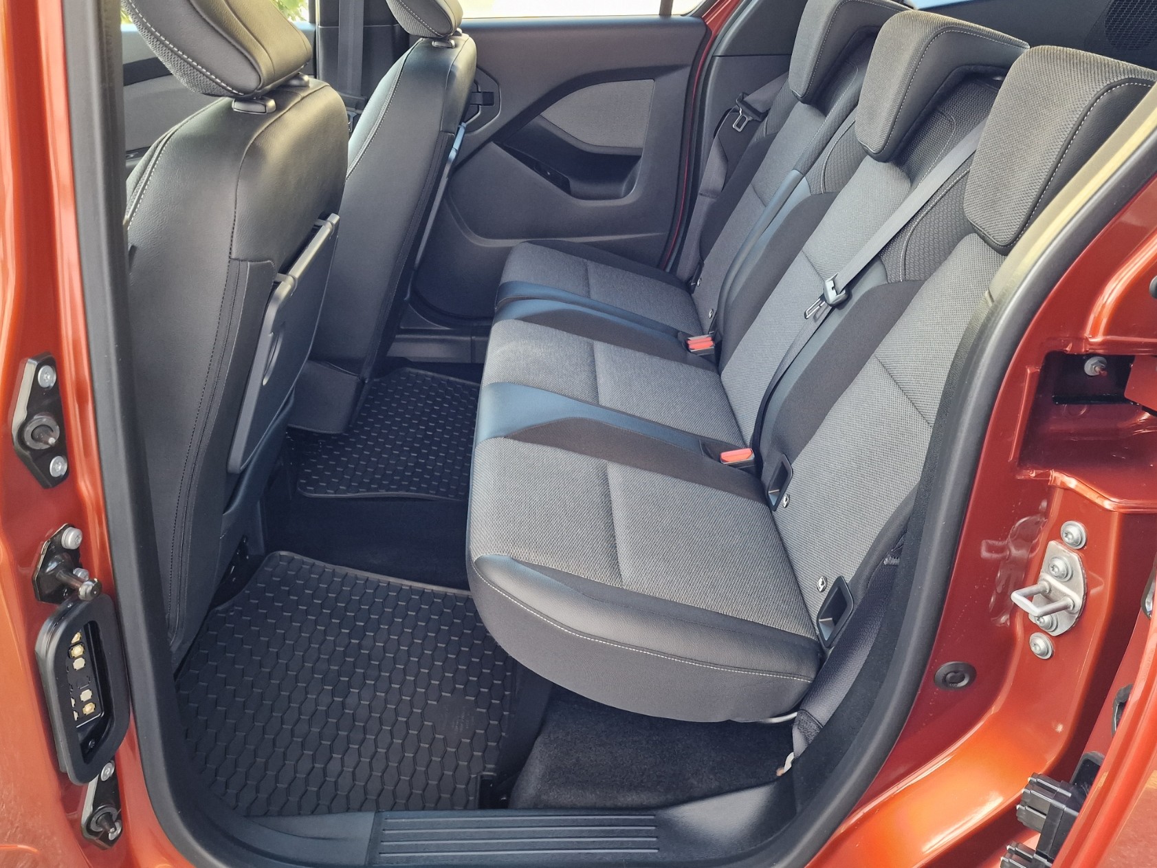 RENAULT Kangoo 1.5 dCi EDC-image-12