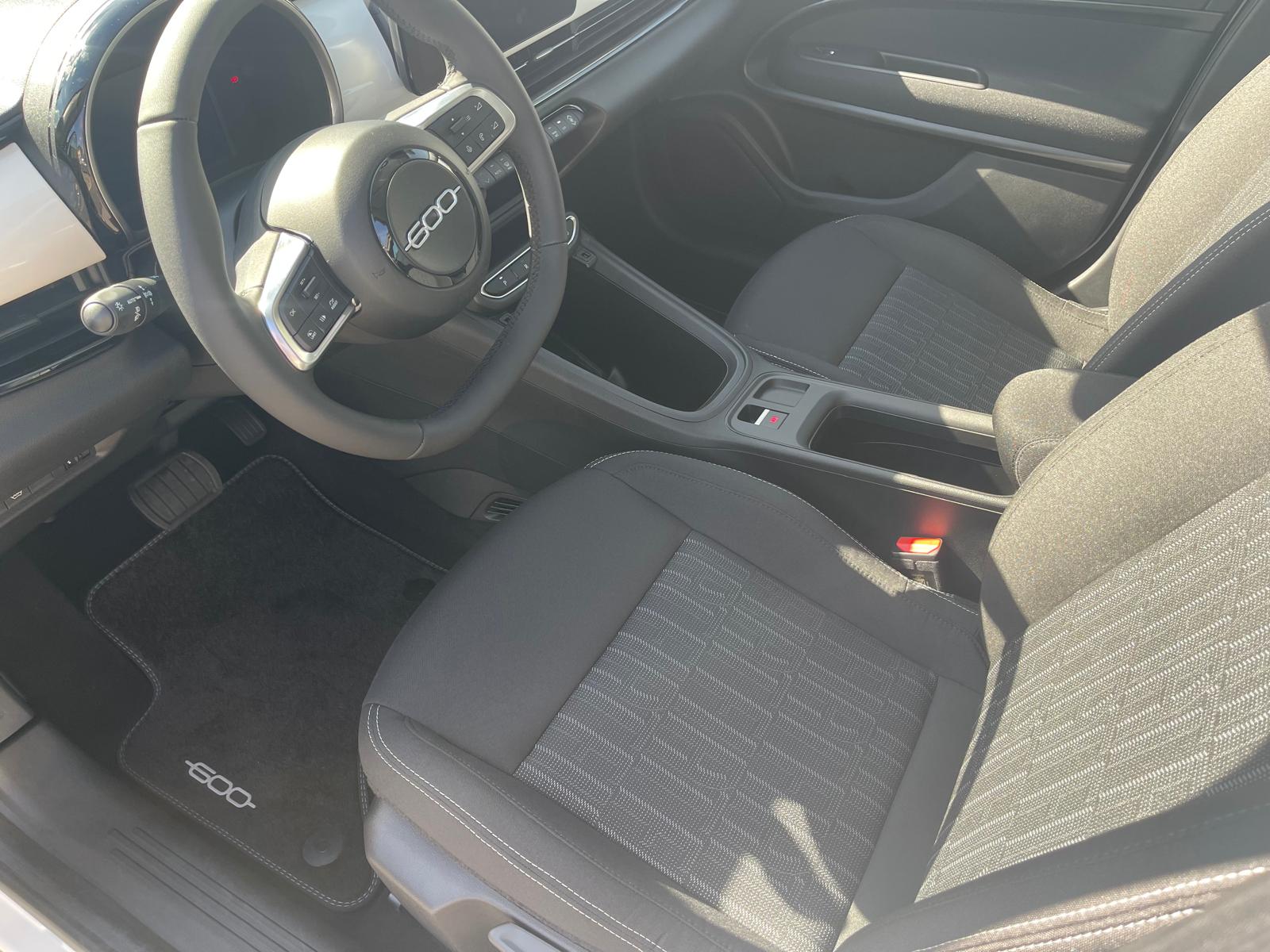 FIAT 600 1.2 Hybrid Icon Swiss Edition-image-8