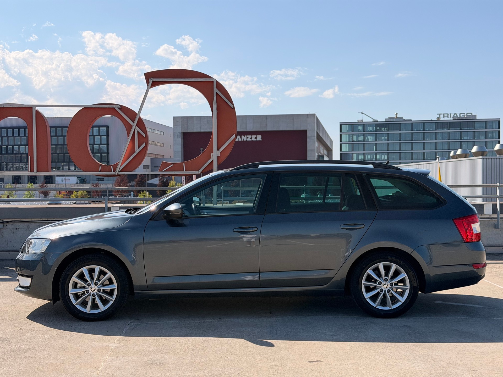 SKODA Octavia Combi 1.6 TDI Fresh DSG-image-5