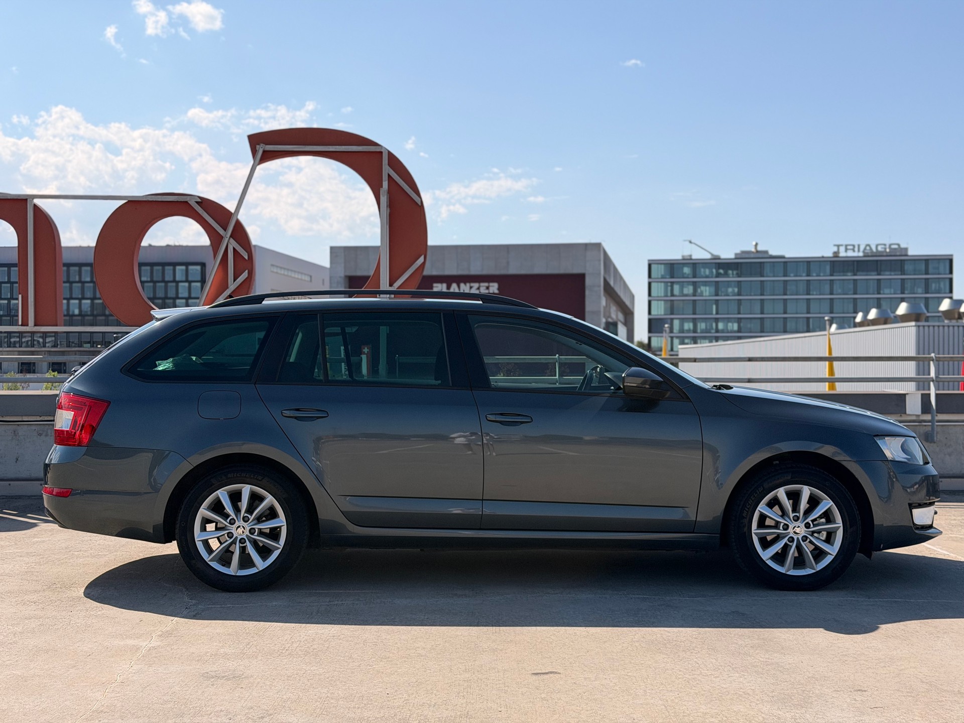 SKODA Octavia Combi 1.6 TDI Fresh DSG-image-2