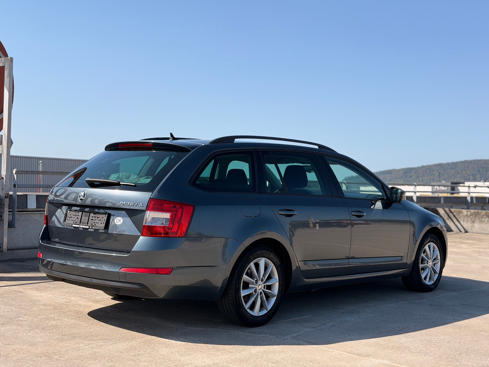 SKODA Octavia Combi 1.6 TDI Fresh DSG-image-3