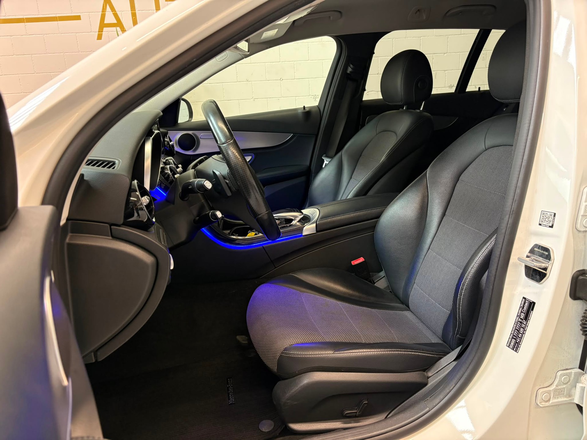 MERCEDES-BENZ C 250 BlueTEC Avantgarde 4Matic 7G-Tronic-image-6