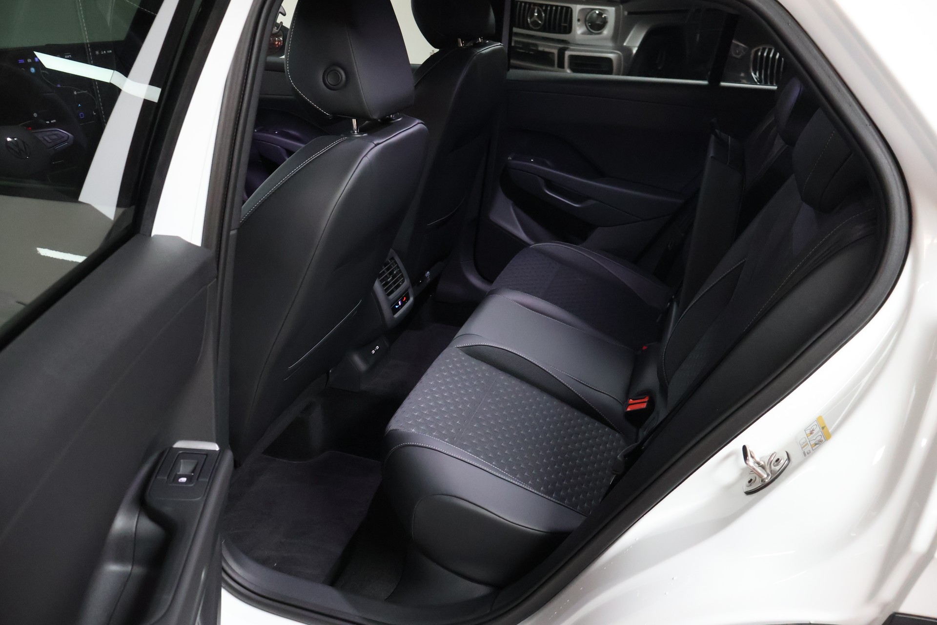 VW T-Roc 1.5 TSI R-Line DSG-image-17