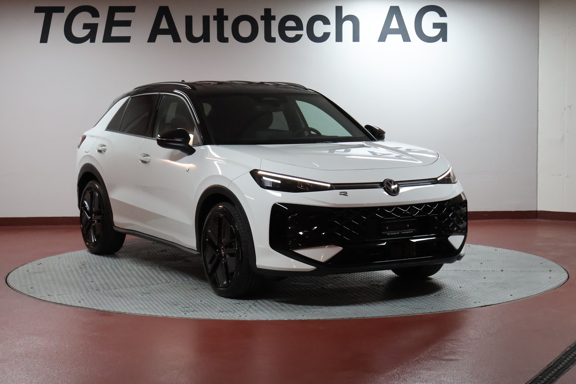 VW T-Roc 1.5 TSI R-Line DSG-showroom-element-2