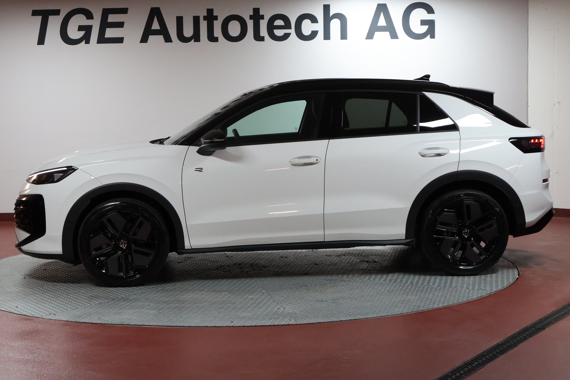 VW T-Roc 1.5 TSI R-Line DSG-showroom-element-3