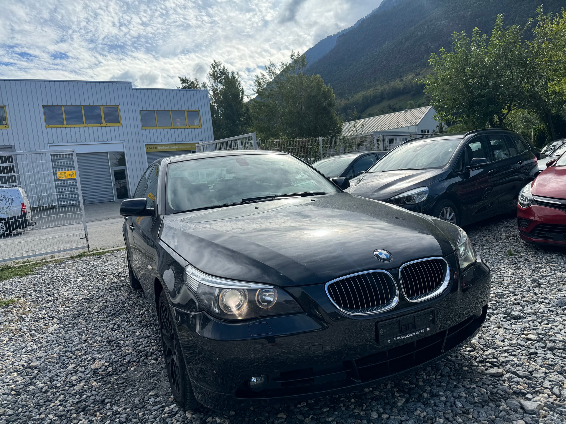 BMW 525xi-image-12