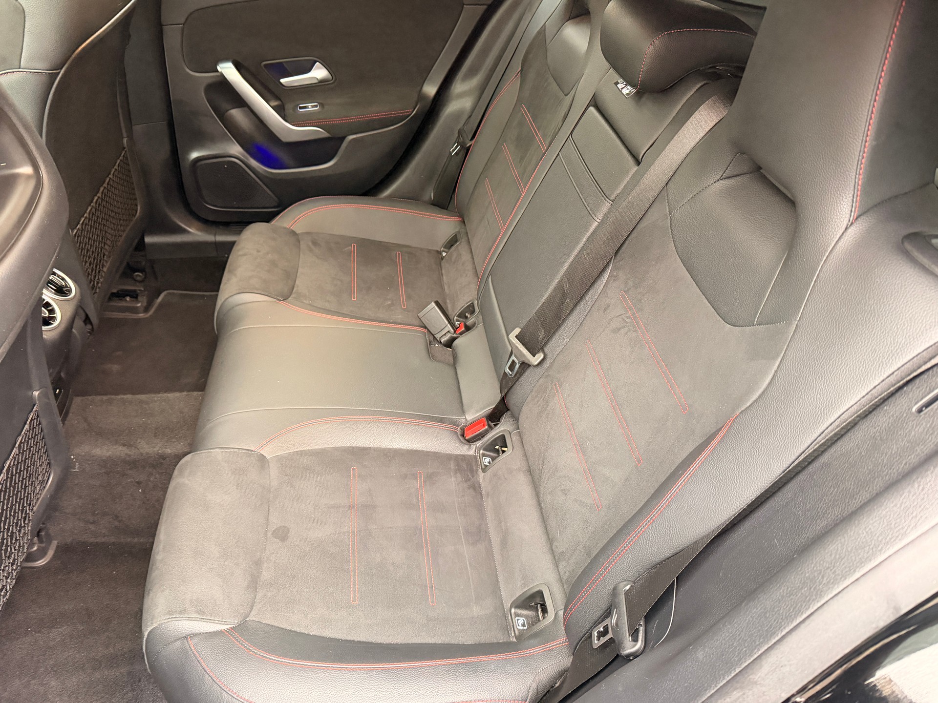 MERCEDES-BENZ CLA Shooting Brake 220 d 4Matic AMG Line-image-7