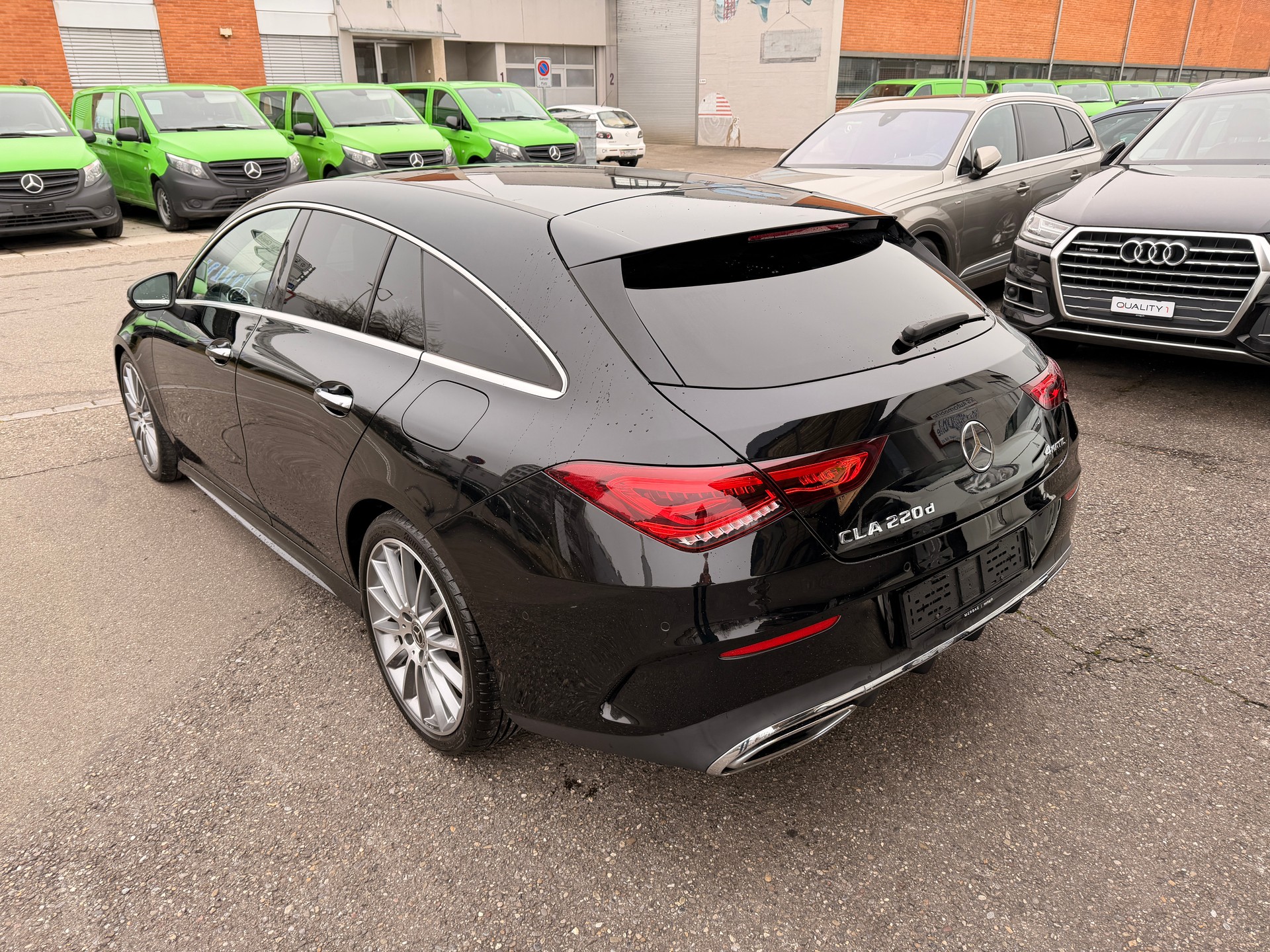 MERCEDES-BENZ CLA Shooting Brake 220 d 4Matic AMG Line-image-2