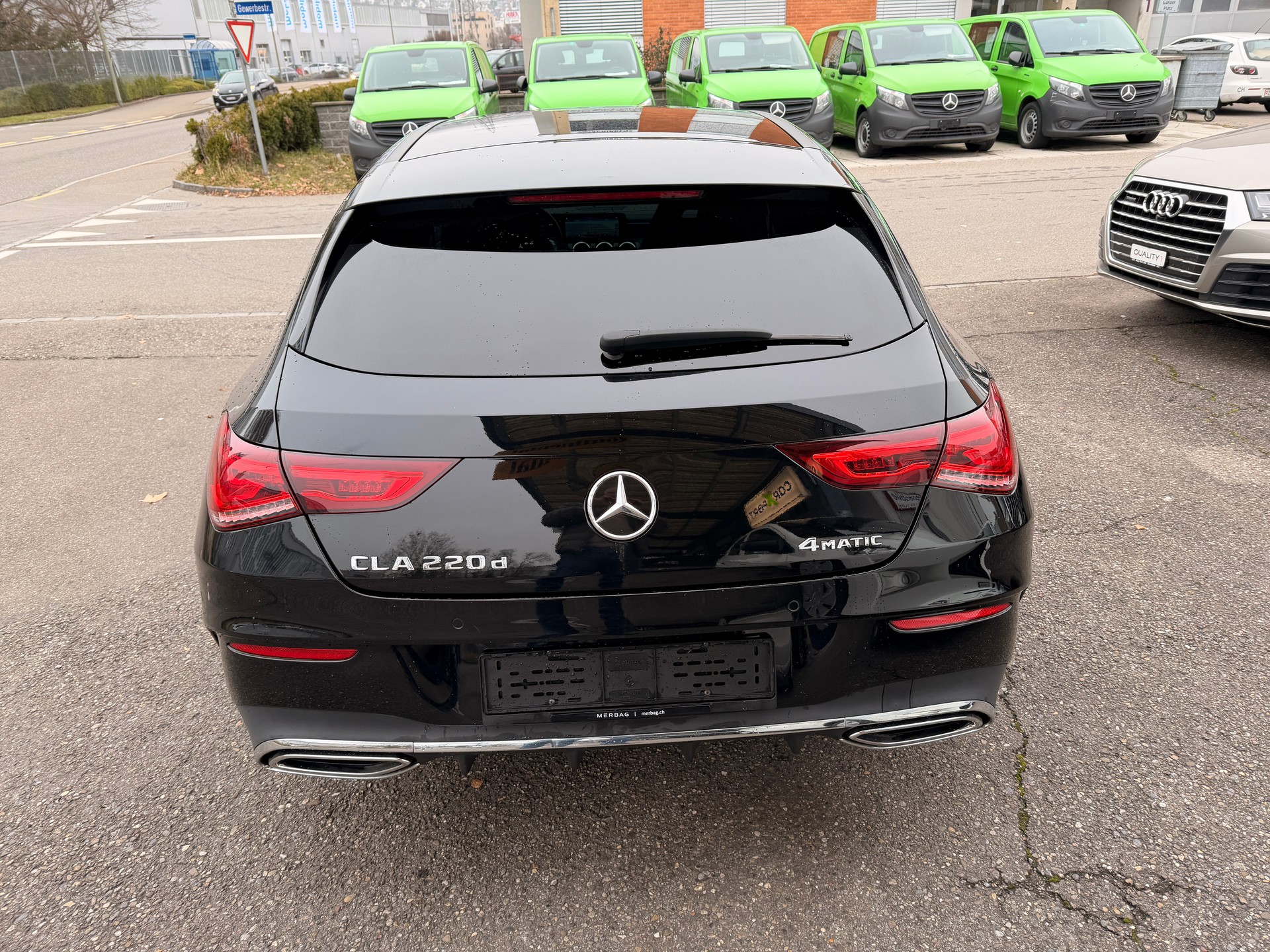 MERCEDES-BENZ CLA Shooting Brake 220 d 4Matic AMG Line-image-3