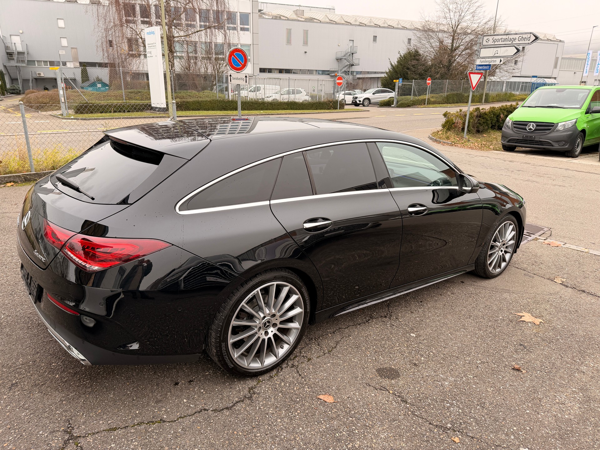 MERCEDES-BENZ CLA Shooting Brake 220 d 4Matic AMG Line-image-4