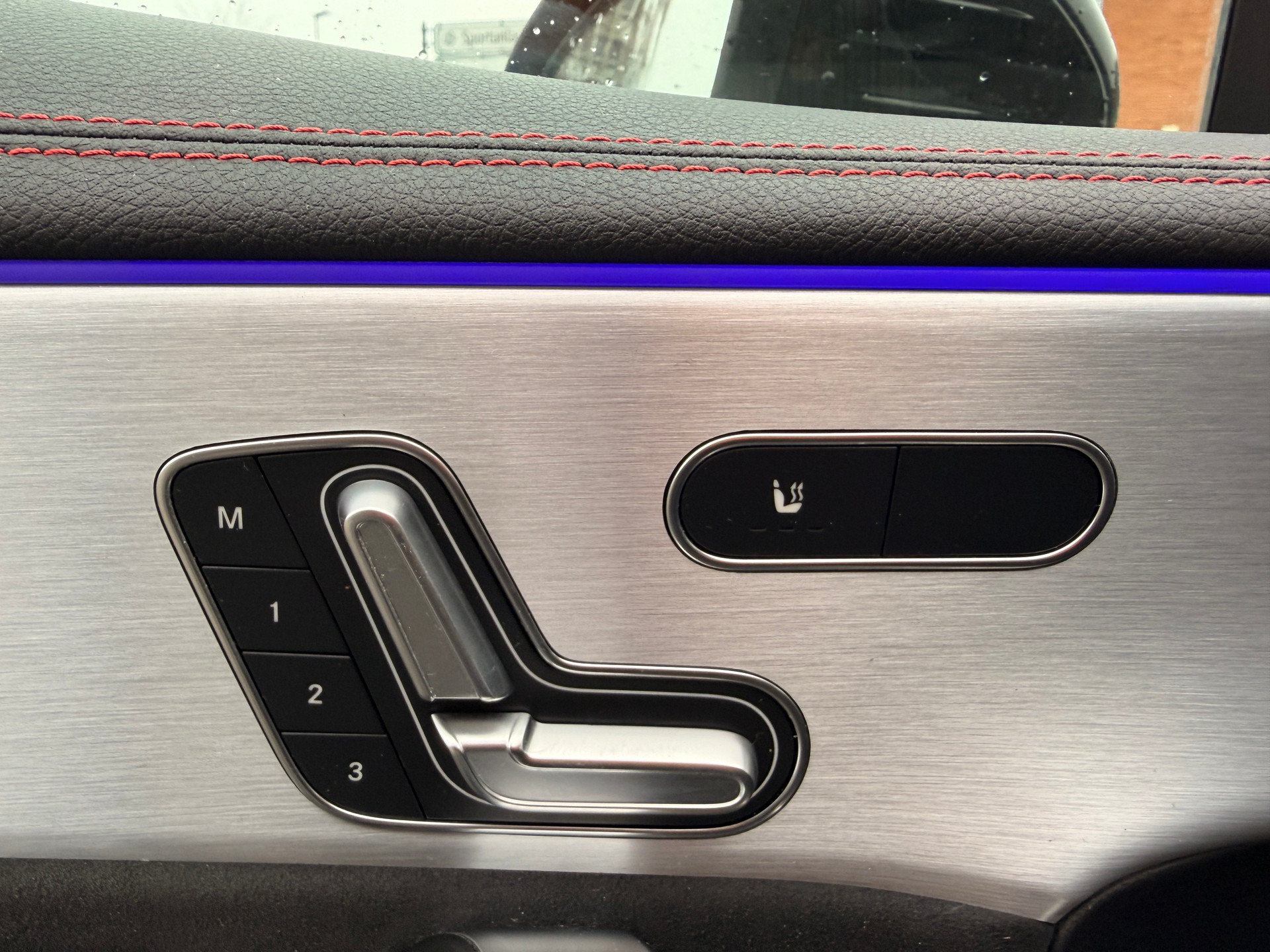 MERCEDES-BENZ CLA Shooting Brake 220 d 4Matic AMG Line-image-12