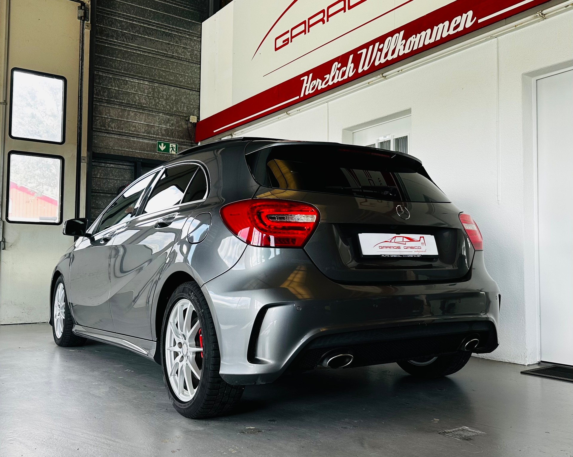 MERCEDES-BENZ A 250 AMG Line 7G-DCT-image-7
