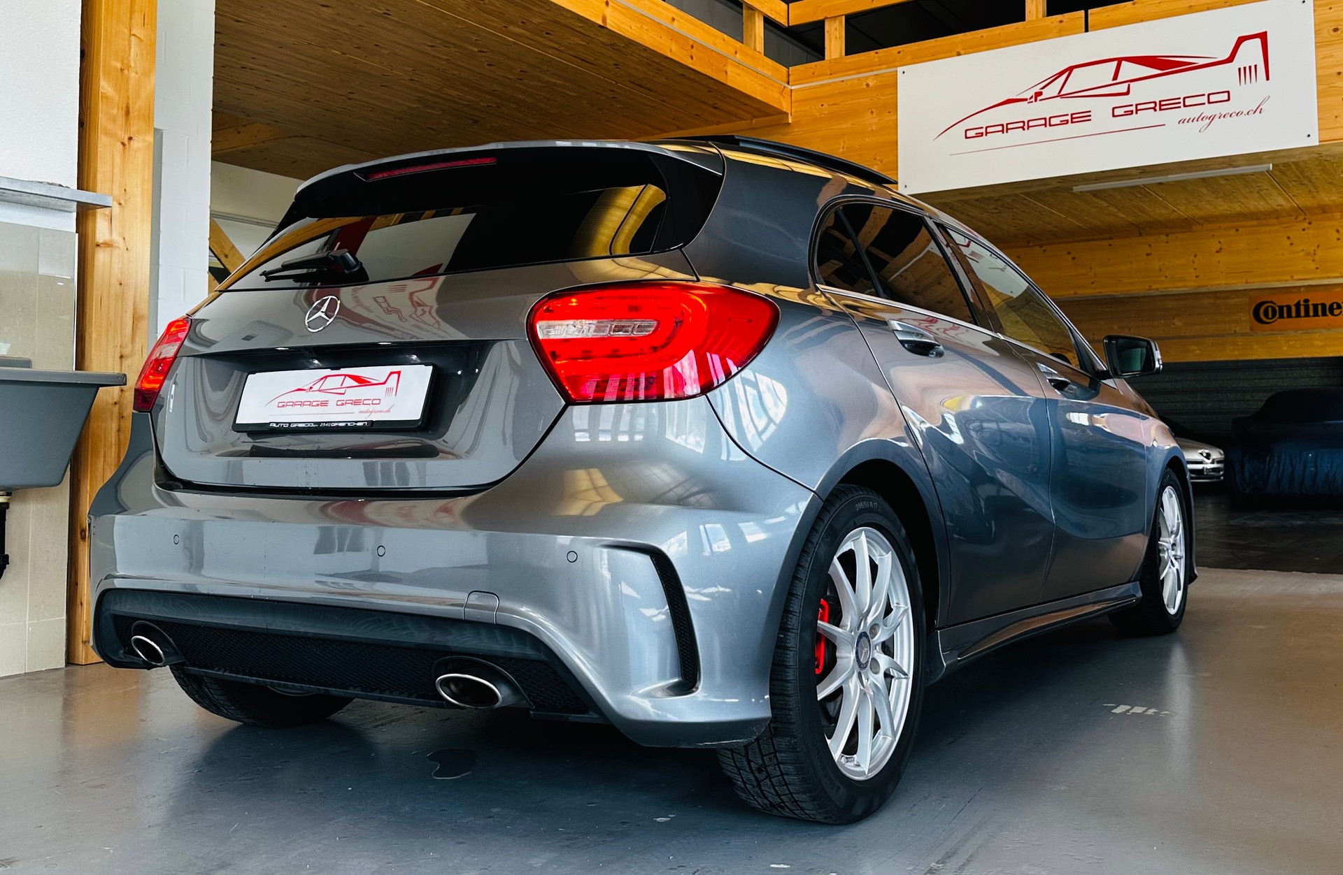 MERCEDES-BENZ A 250 AMG Line 7G-DCT-image-5