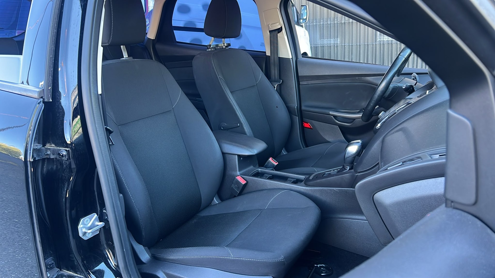 FORD Focus 1.5 TDCi Carving PowerShift-image-12
