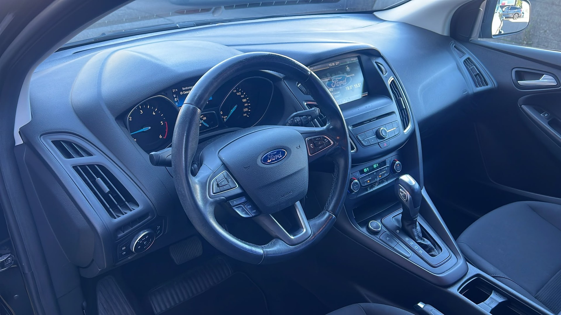 FORD Focus 1.5 TDCi Carving PowerShift-image-9