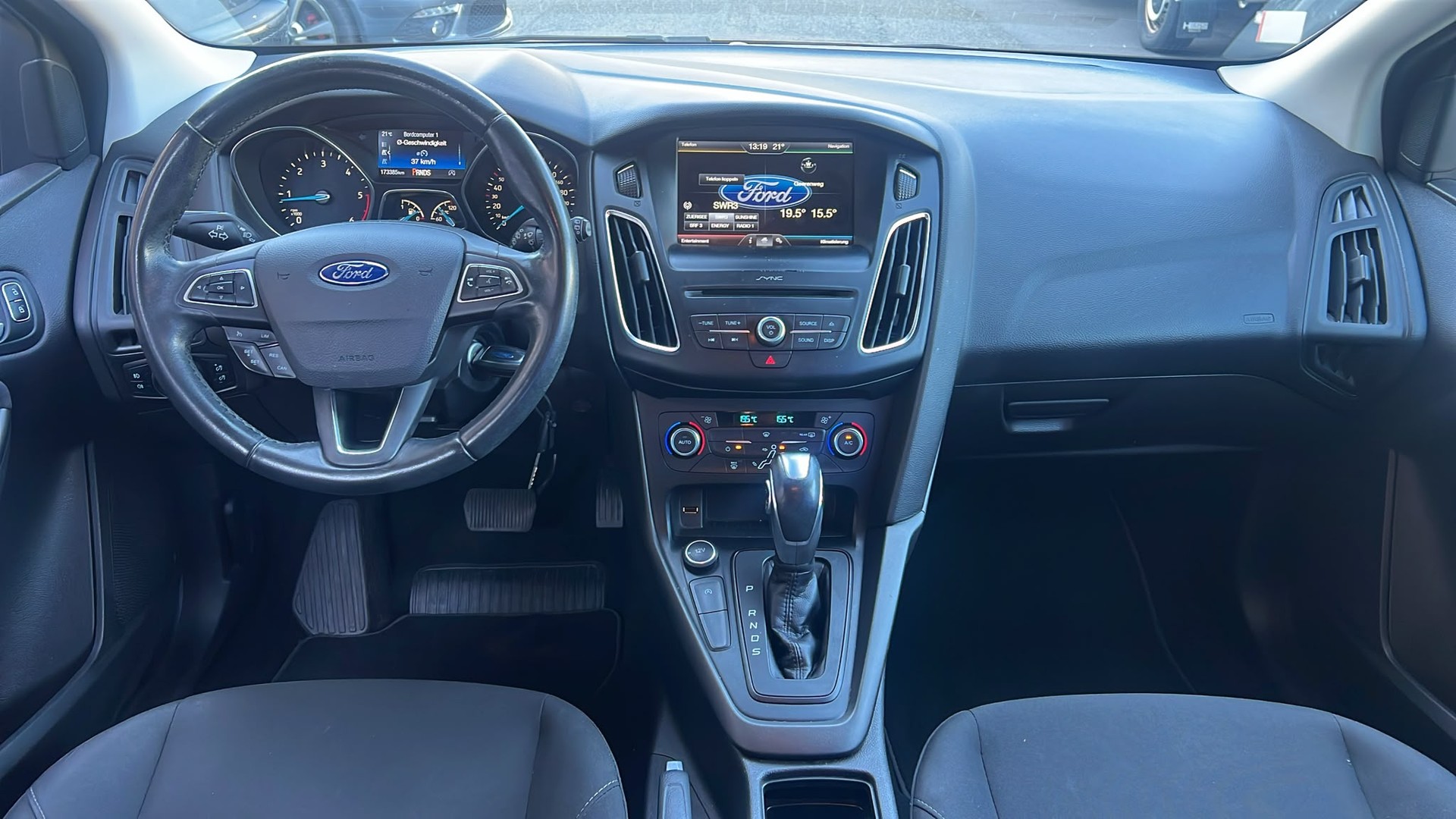 FORD Focus 1.5 TDCi Carving PowerShift-image-8