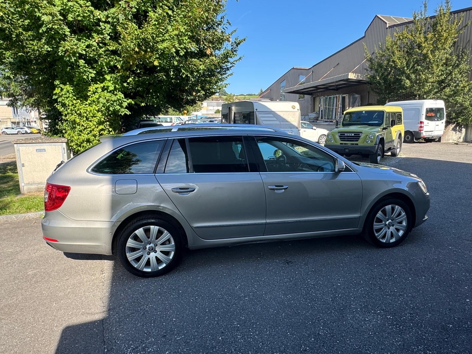 SKODA Superb Combi 3.6 FSI Elegance 4x4 DSG-image-4