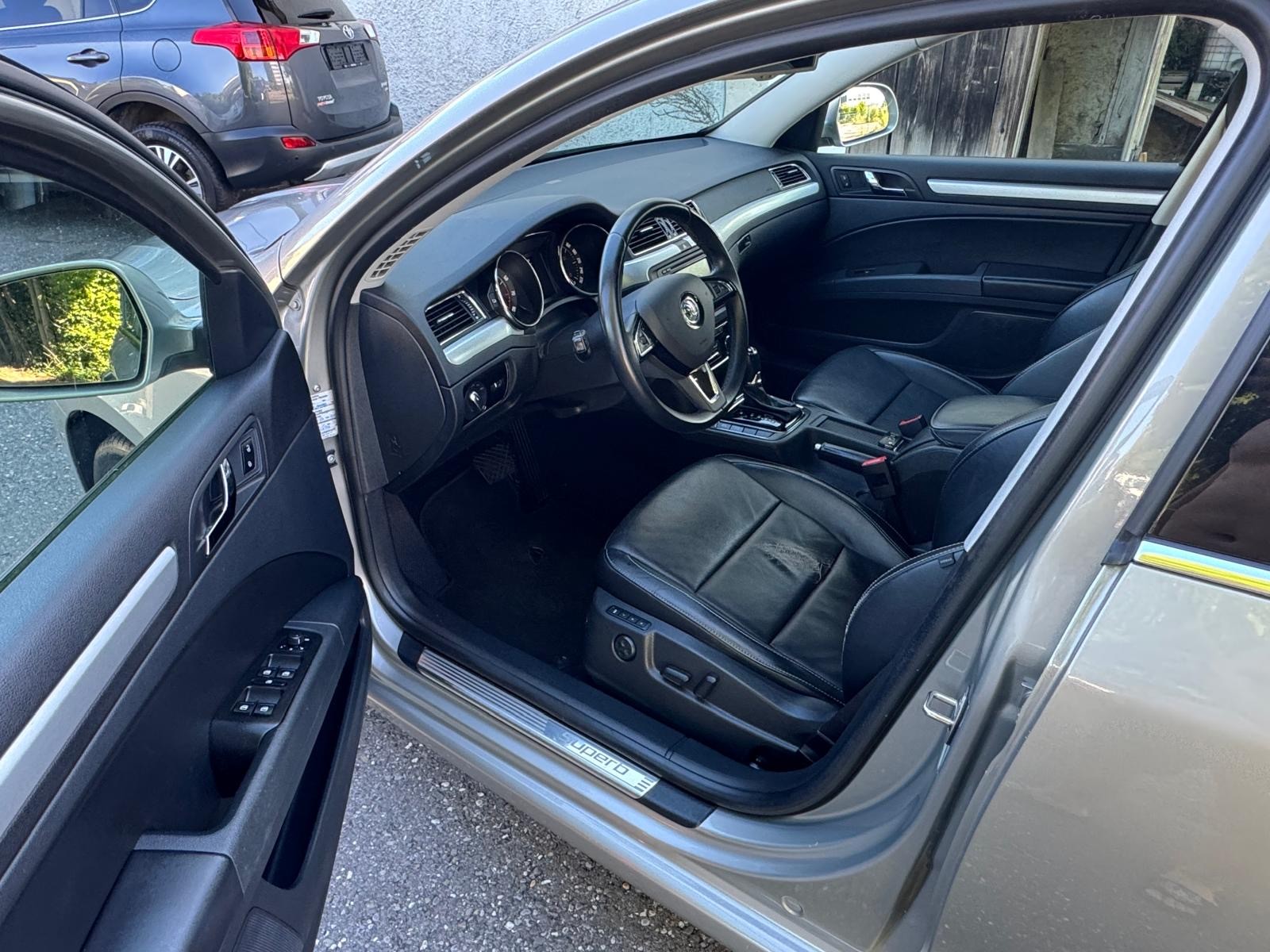 SKODA Superb Combi 3.6 FSI Elegance 4x4 DSG-image-7
