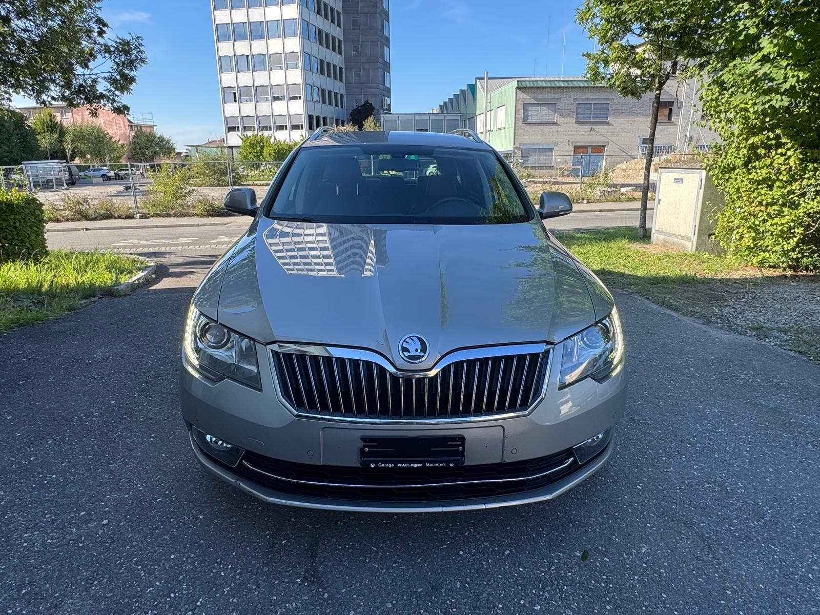 SKODA Superb Combi 3.6 FSI Elegance 4x4 DSG-image-6
