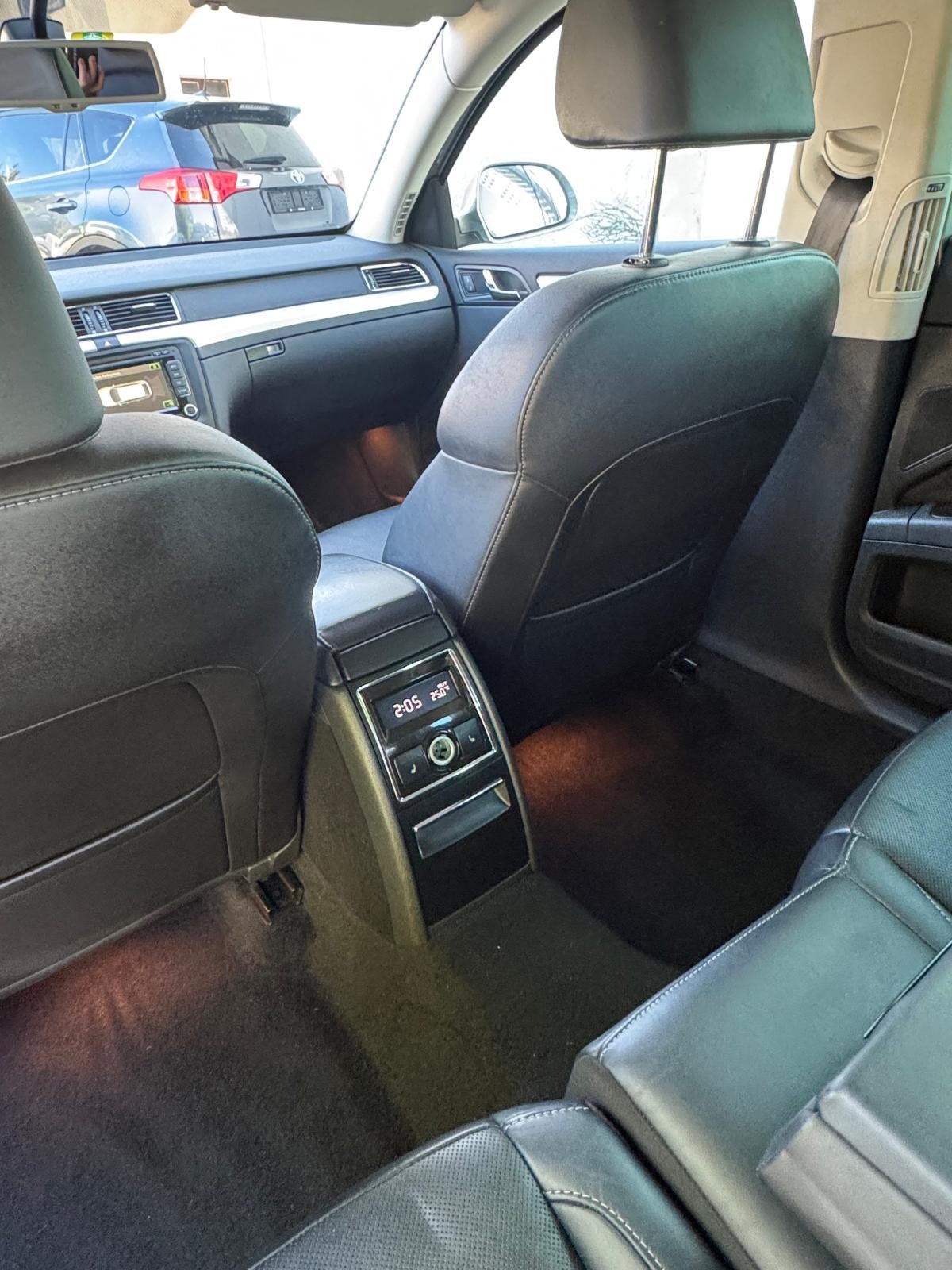 SKODA Superb Combi 3.6 FSI Elegance 4x4 DSG-image-12
