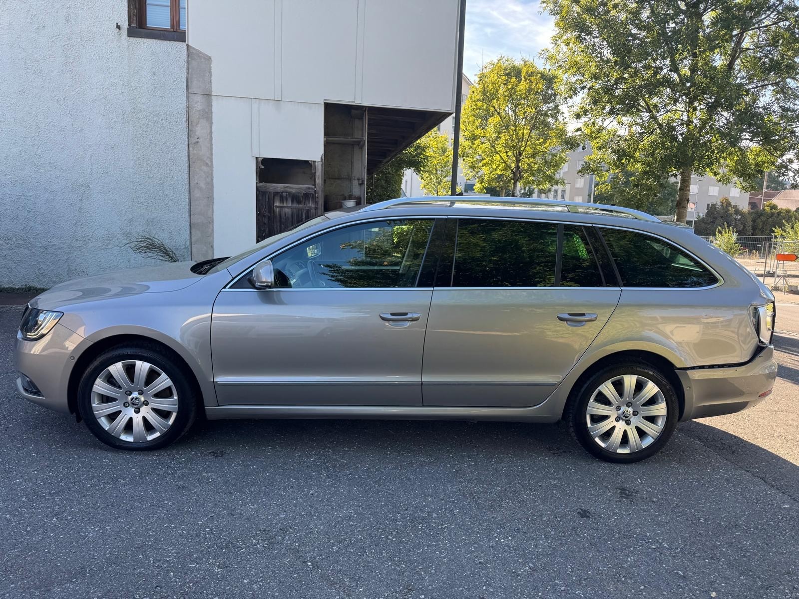 SKODA Superb Combi 3.6 FSI Elegance 4x4 DSG-image-1