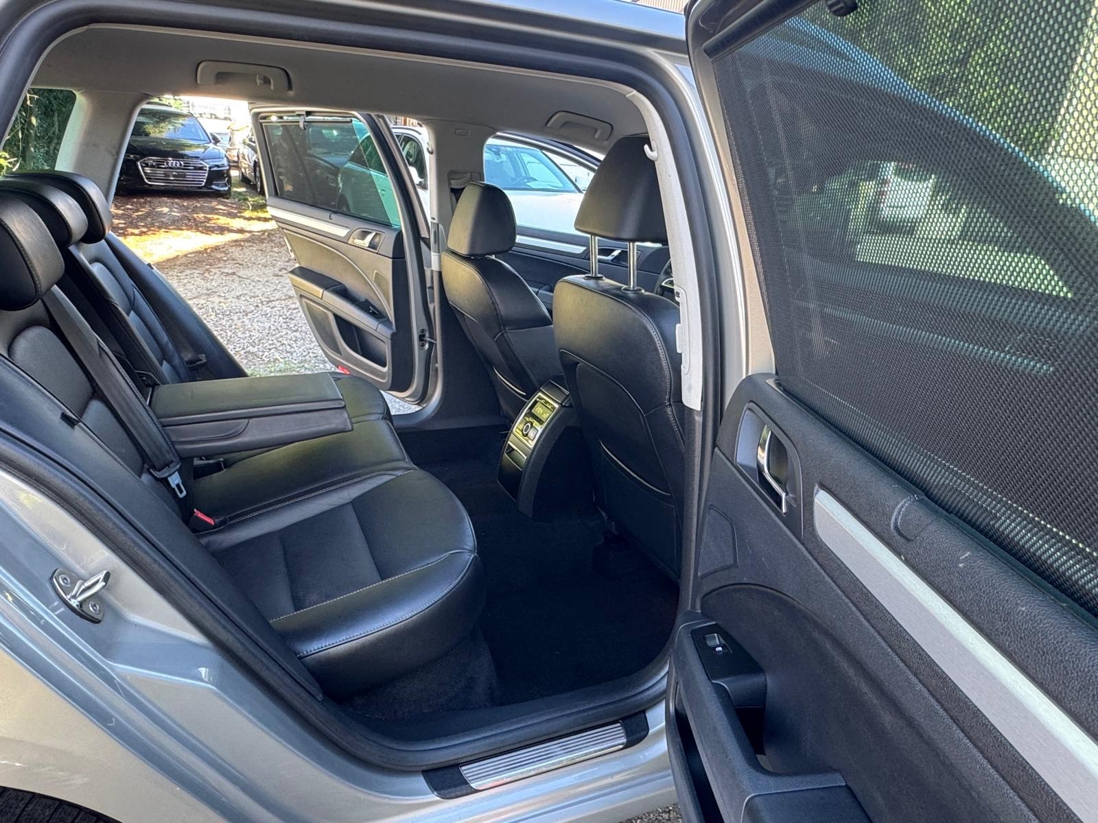 SKODA Superb Combi 3.6 FSI Elegance 4x4 DSG-image-11