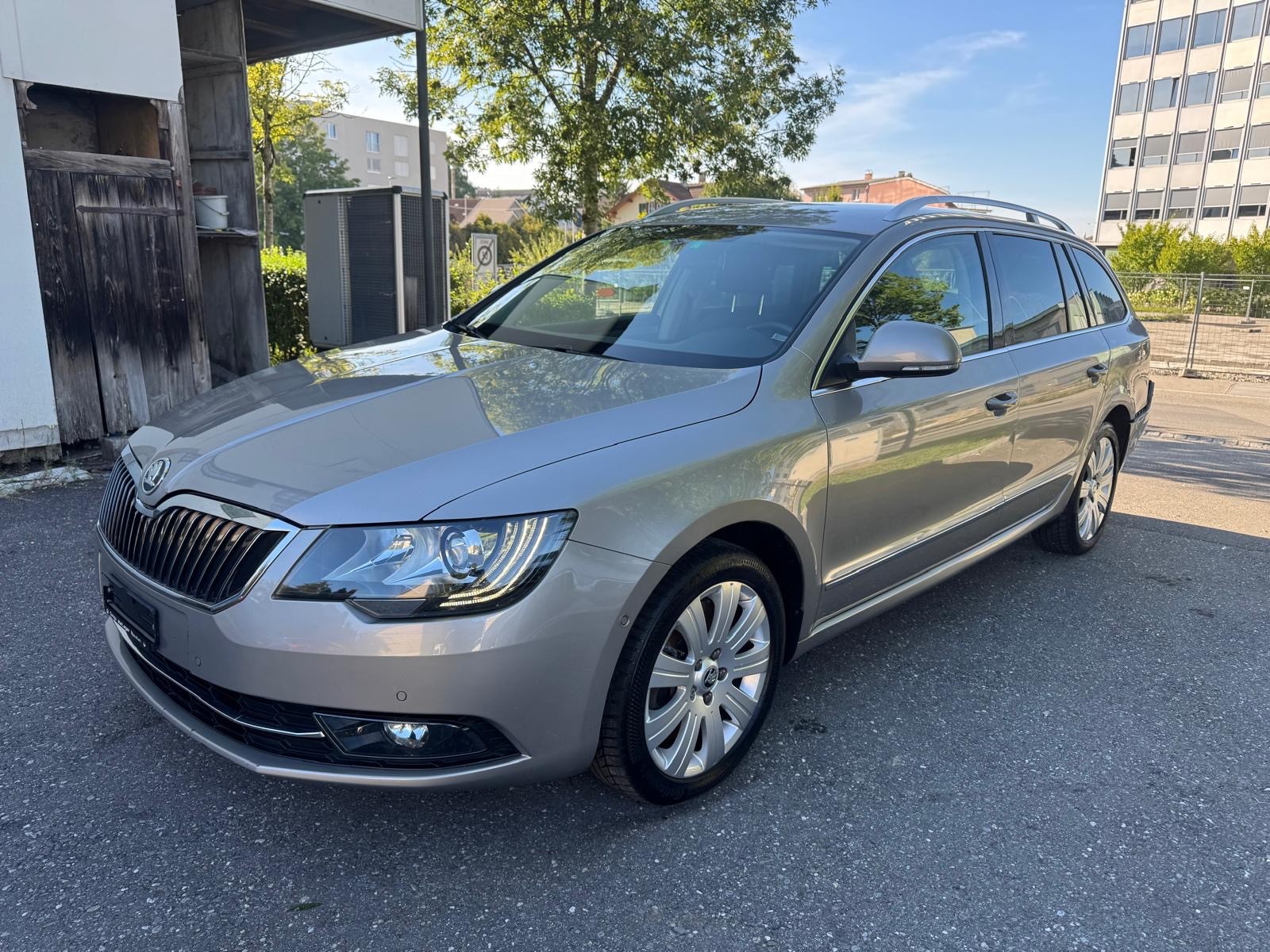 SKODA Superb Combi 3.6 FSI Elegance 4x4 DSG-image-0