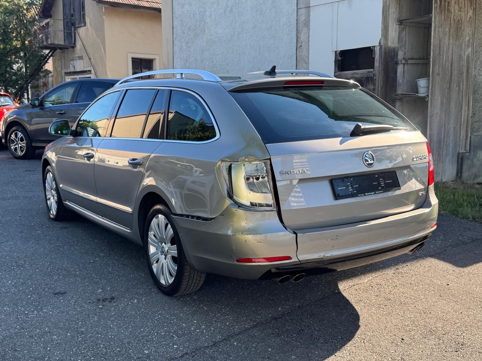 SKODA Superb Combi 3.6 FSI Elegance 4x4 DSG-image-2