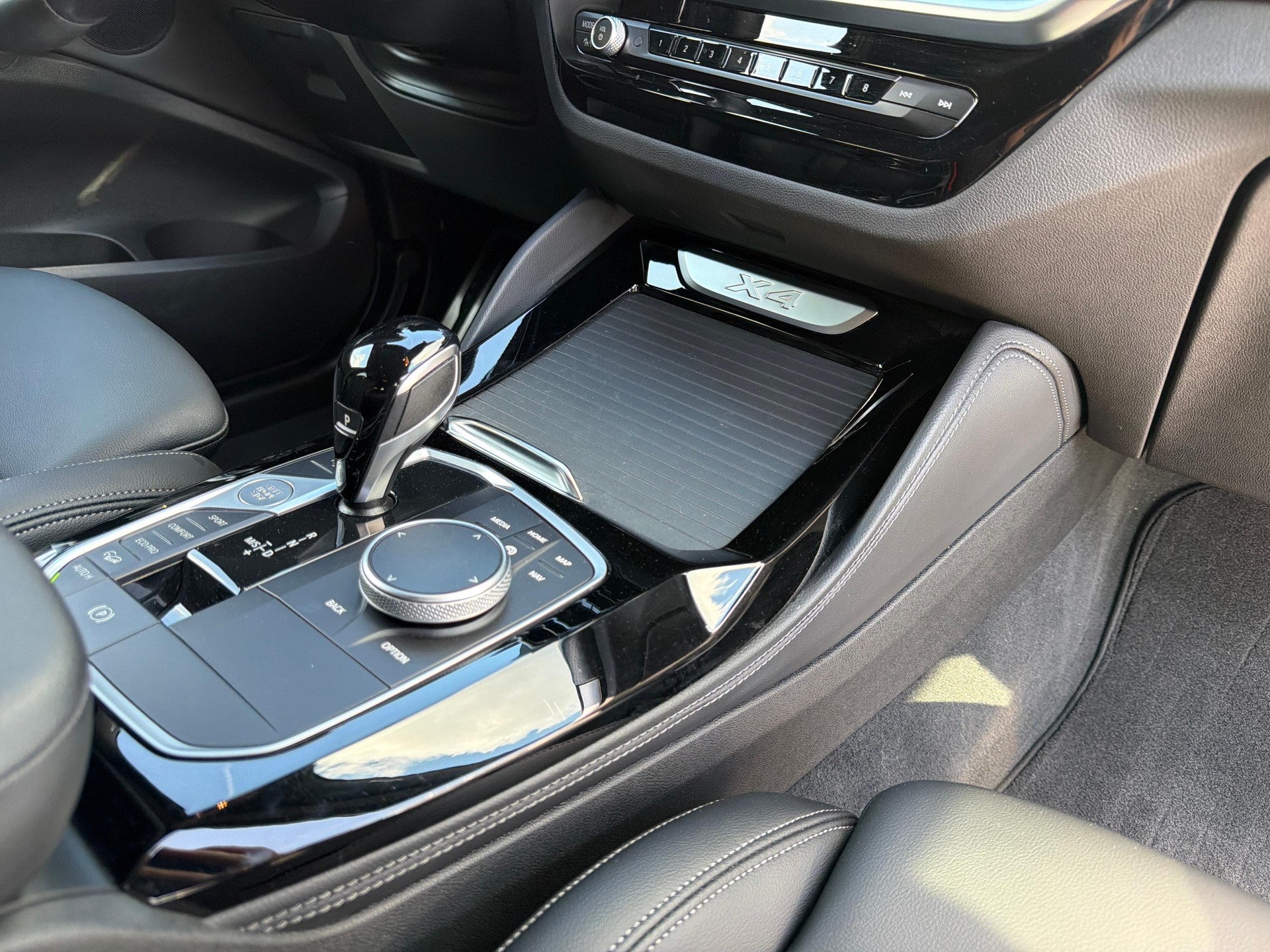 BMW X4 20d xDrive-image-15