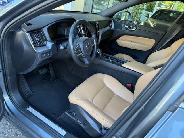 VOLVO XC60 T5 AWD Momentum Geartronic-image-8