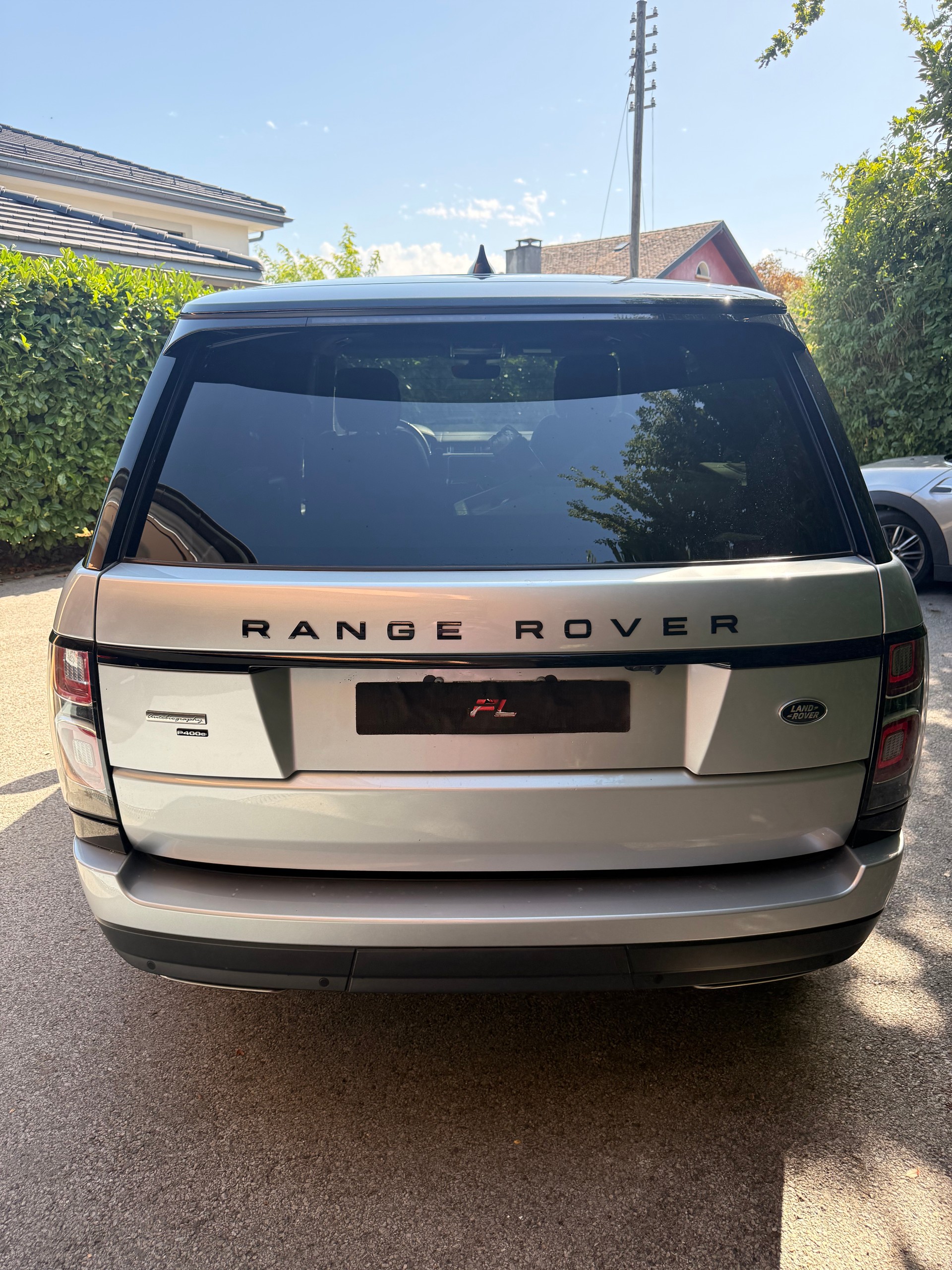 LAND ROVER 2.0 P400e Autobiography-image-2