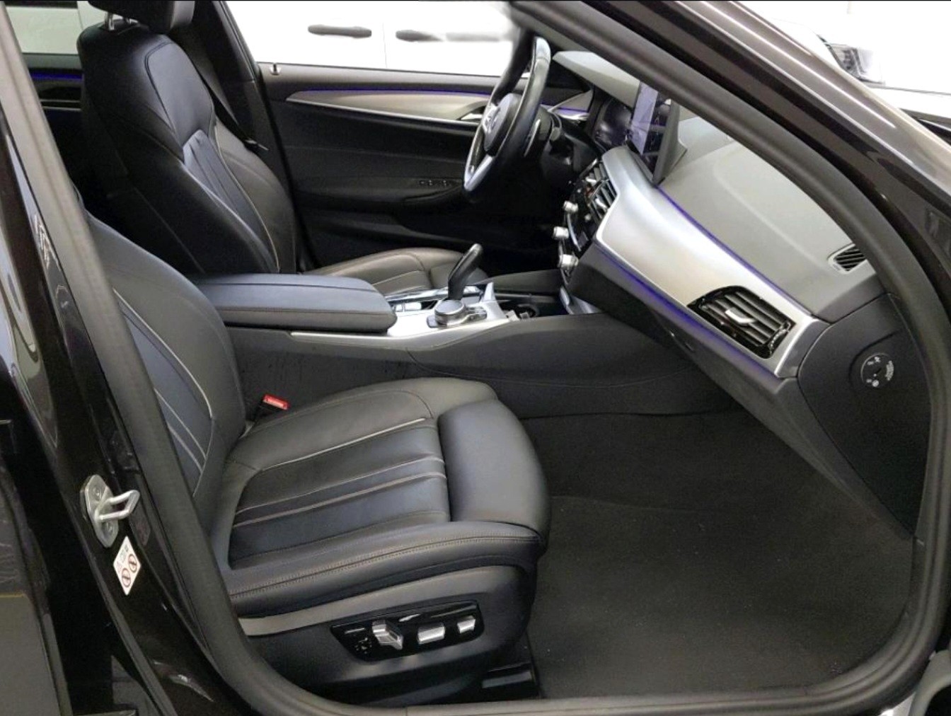 BMW 530d xDrive 48V M Sport Steptronic-image-4