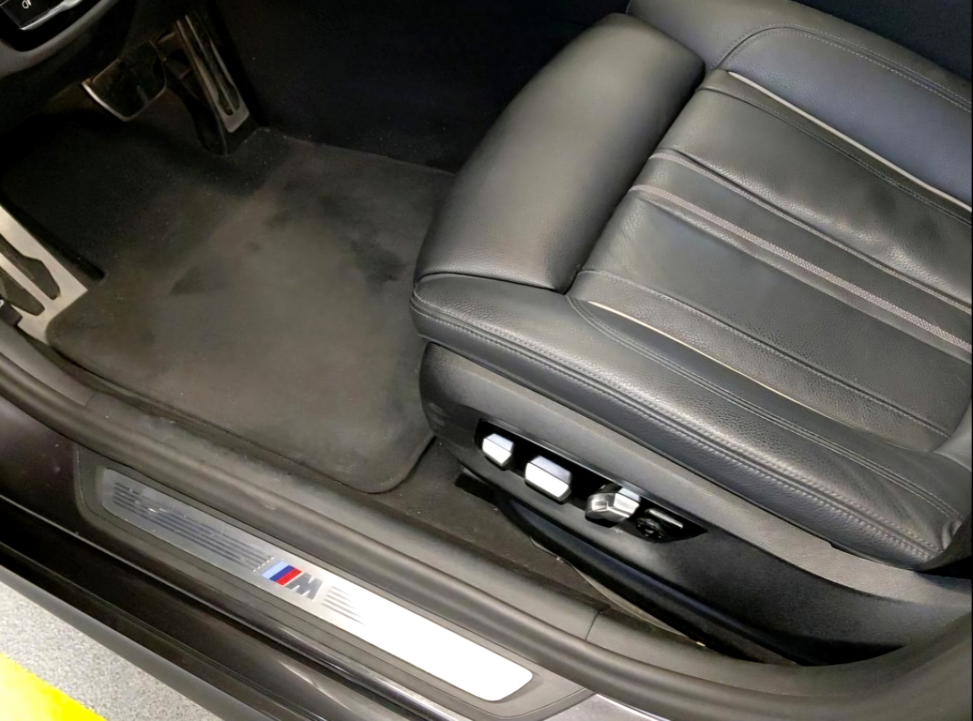 BMW 530d xDrive 48V M Sport Steptronic-image-5