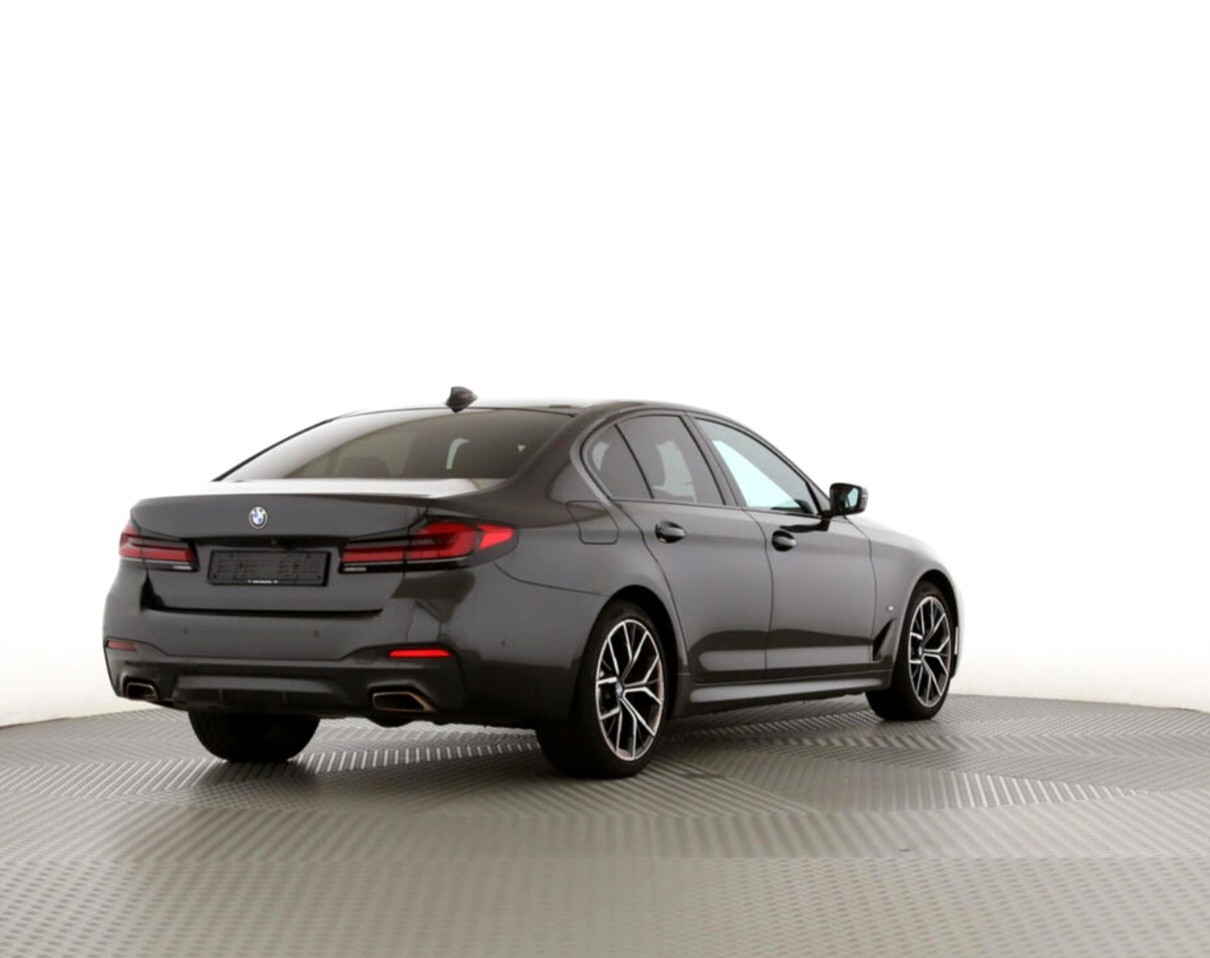 BMW 530d xDrive 48V M Sport Steptronic-image-2