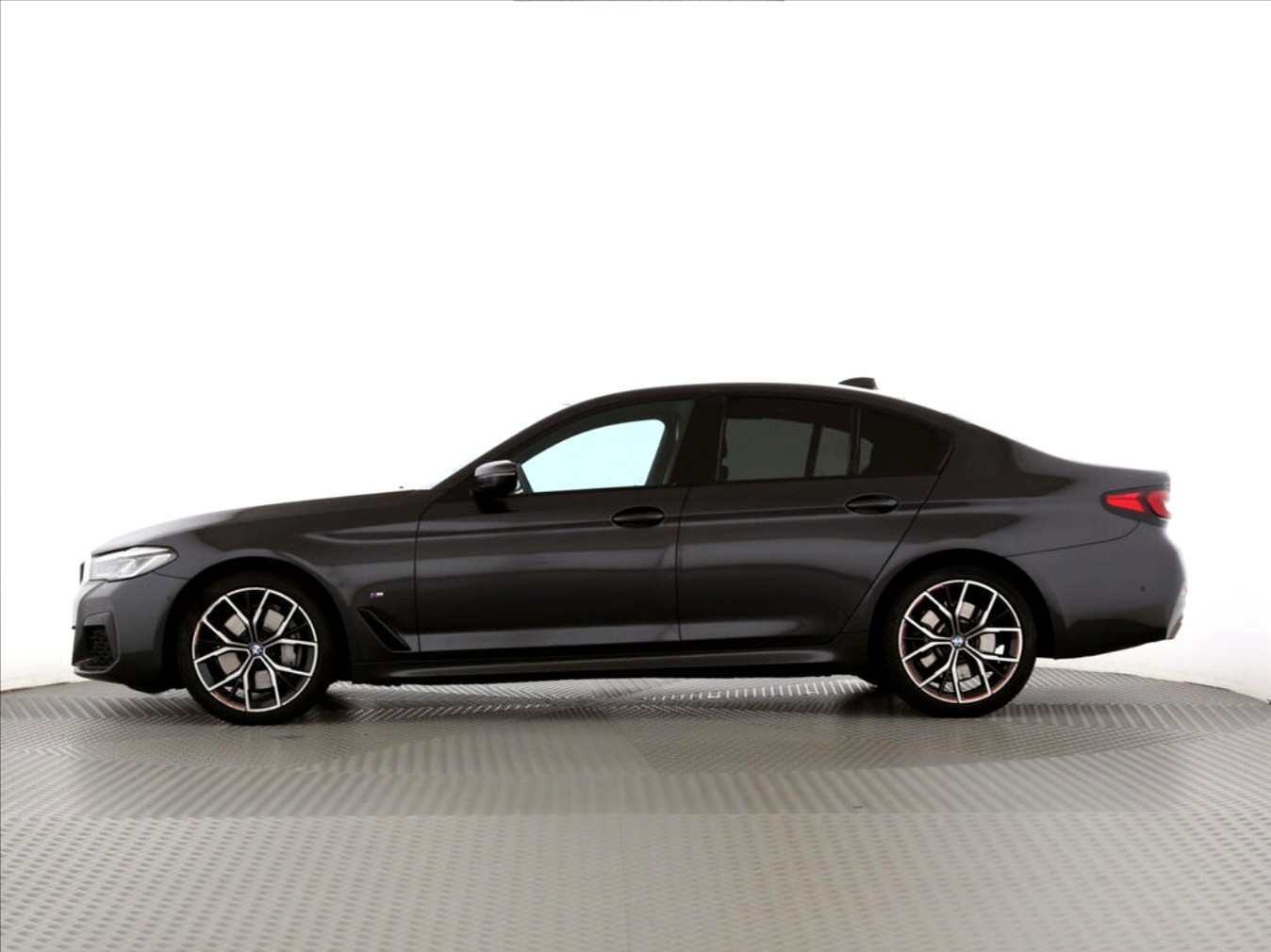 BMW 530d xDrive 48V M Sport Steptronic-image-1