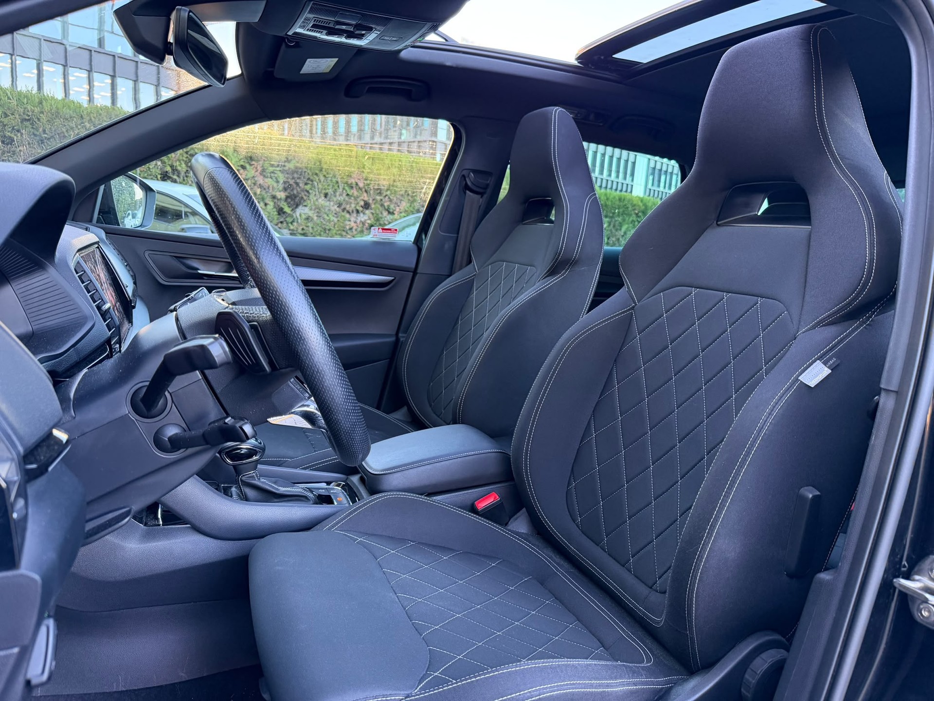 SKODA Karoq 2.0 TSI SportLine 4x4 DSG - Toit ouvrant - Caméra de recul-image-6
