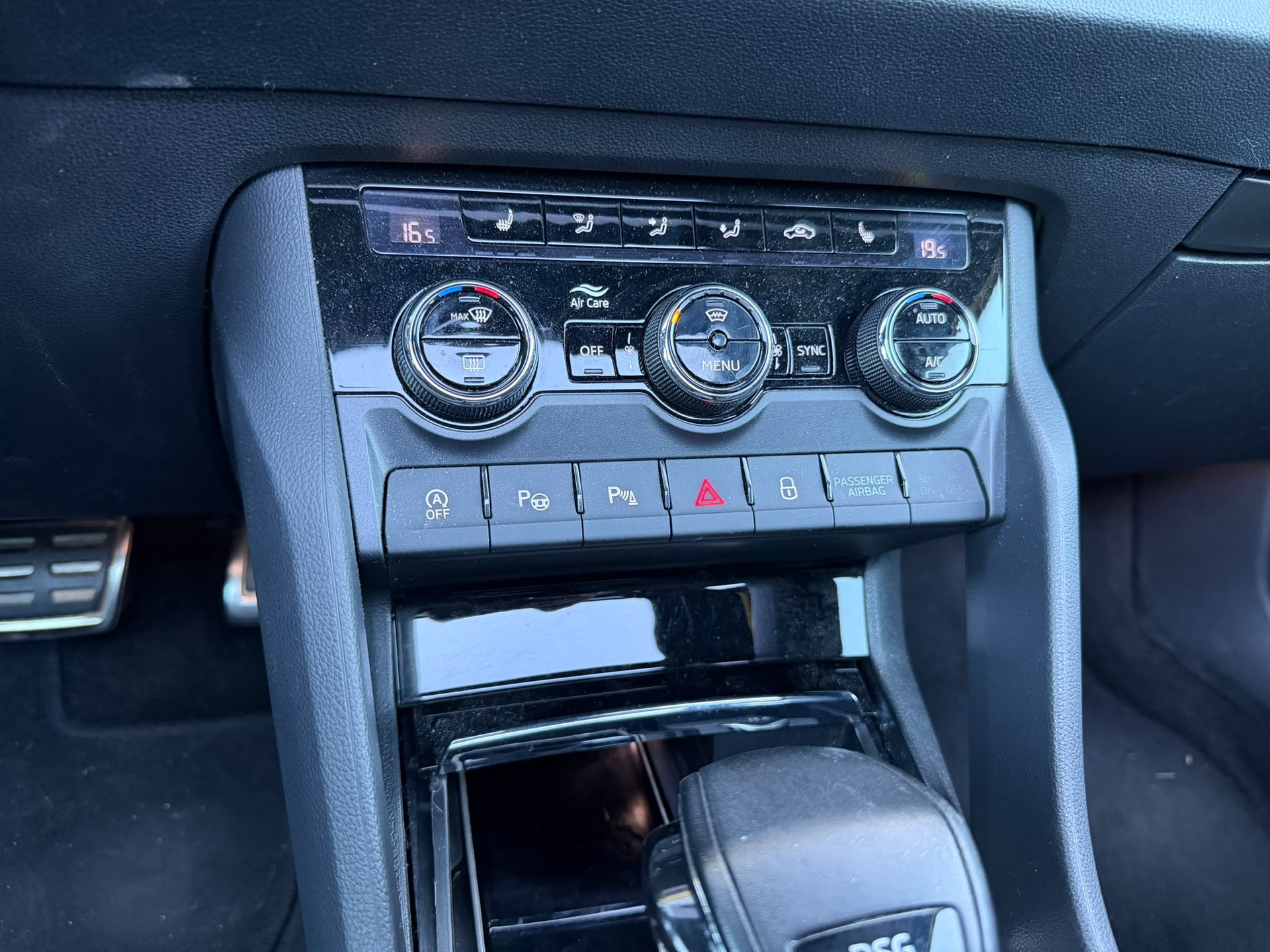 SKODA Karoq 2.0 TSI SportLine 4x4 DSG - Toit ouvrant - Caméra de recul-image-16