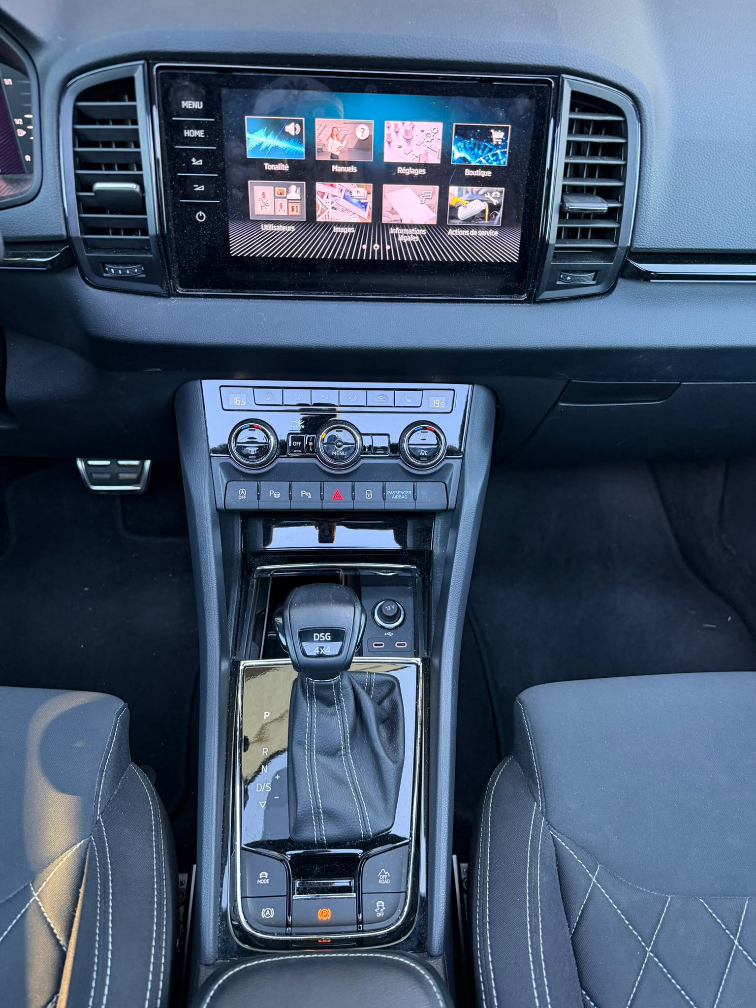 SKODA Karoq 2.0 TSI SportLine 4x4 DSG - Toit ouvrant - Caméra de recul-image-14
