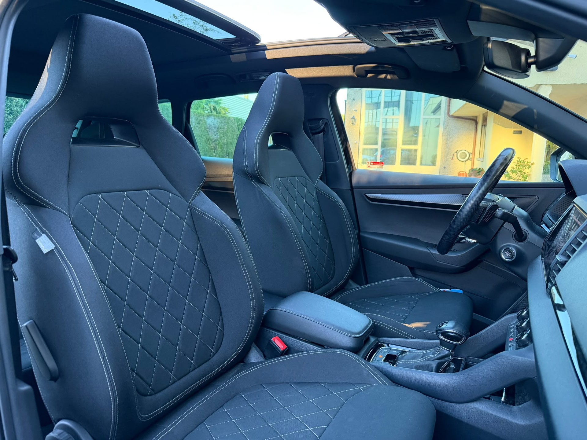 SKODA Karoq 2.0 TSI SportLine 4x4 DSG - Toit ouvrant - Caméra de recul-image-8