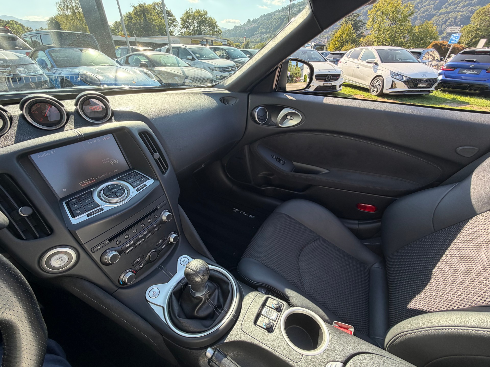 NISSAN 370 Z Roadster-image-17
