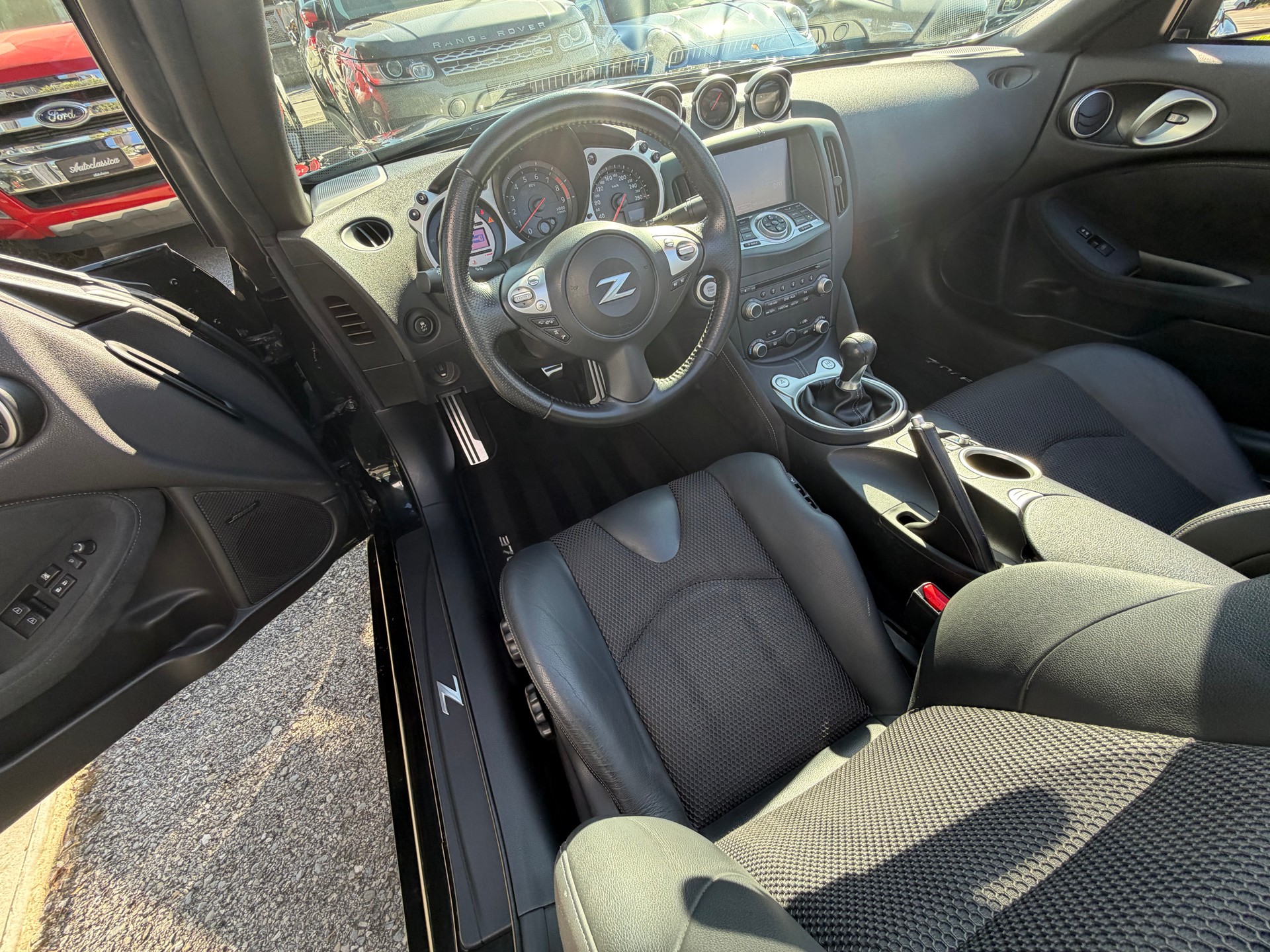 NISSAN 370 Z Roadster-image-10