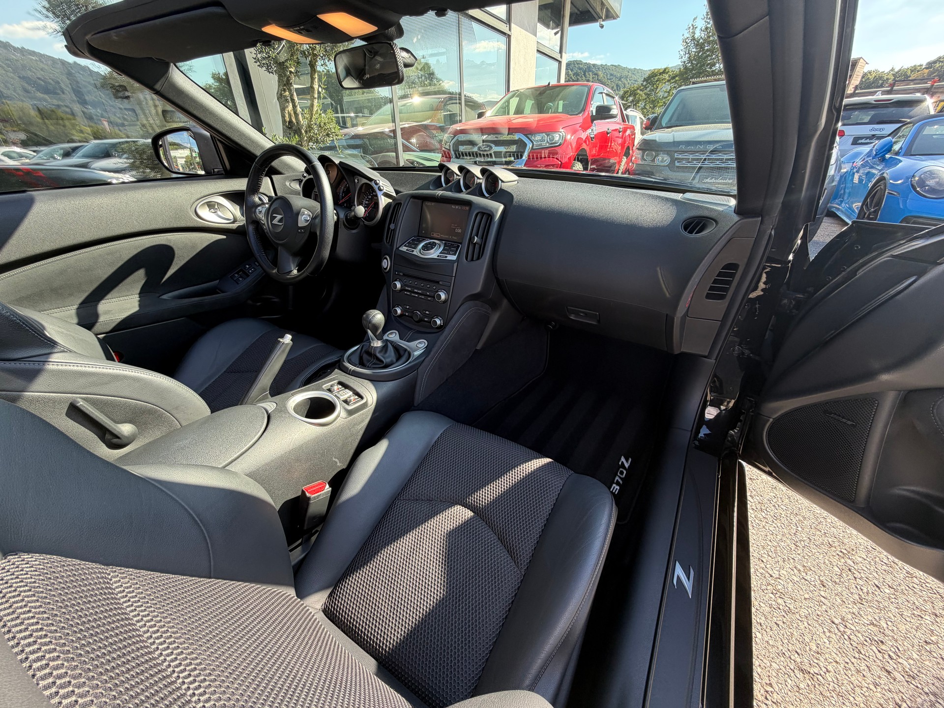 NISSAN 370 Z Roadster-image-13