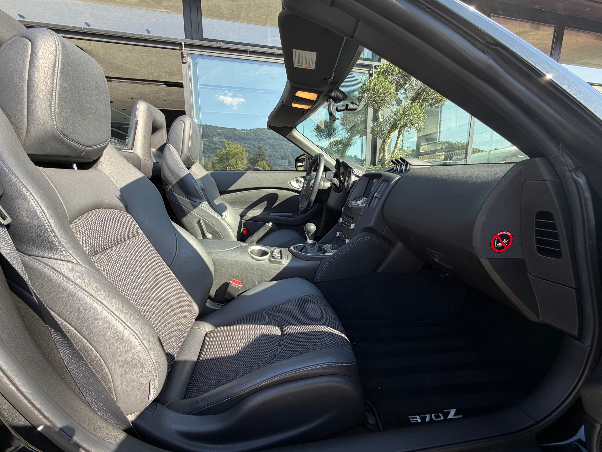 NISSAN 370 Z Roadster-image-12